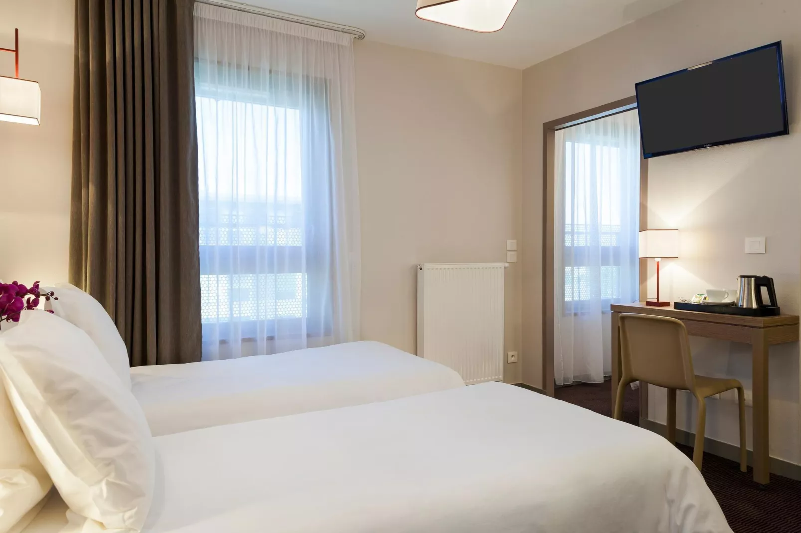 NEHÔ SUITES PORTE DE GENEVE - Triple Room-Slaapkamer