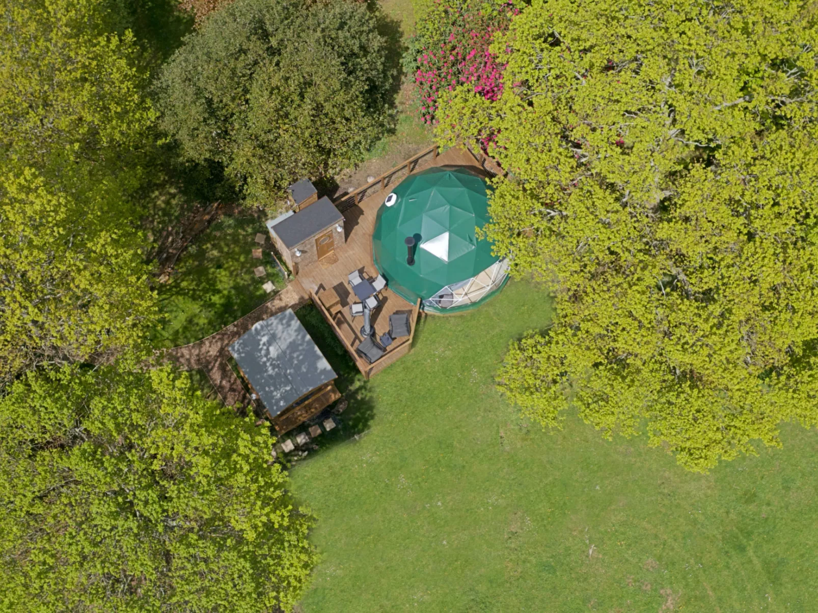 Knole Luxury Dome-Buiten