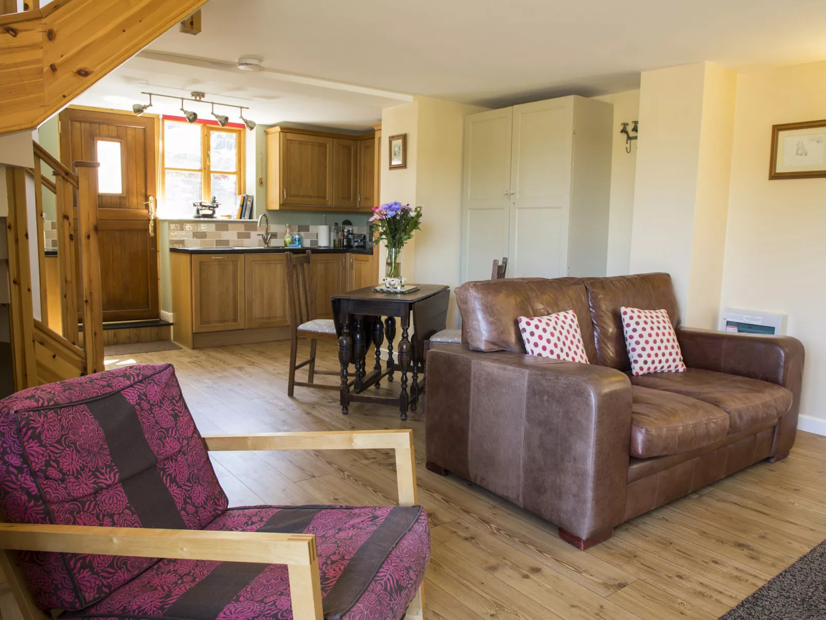 Woodpecker Cottage-Binnen