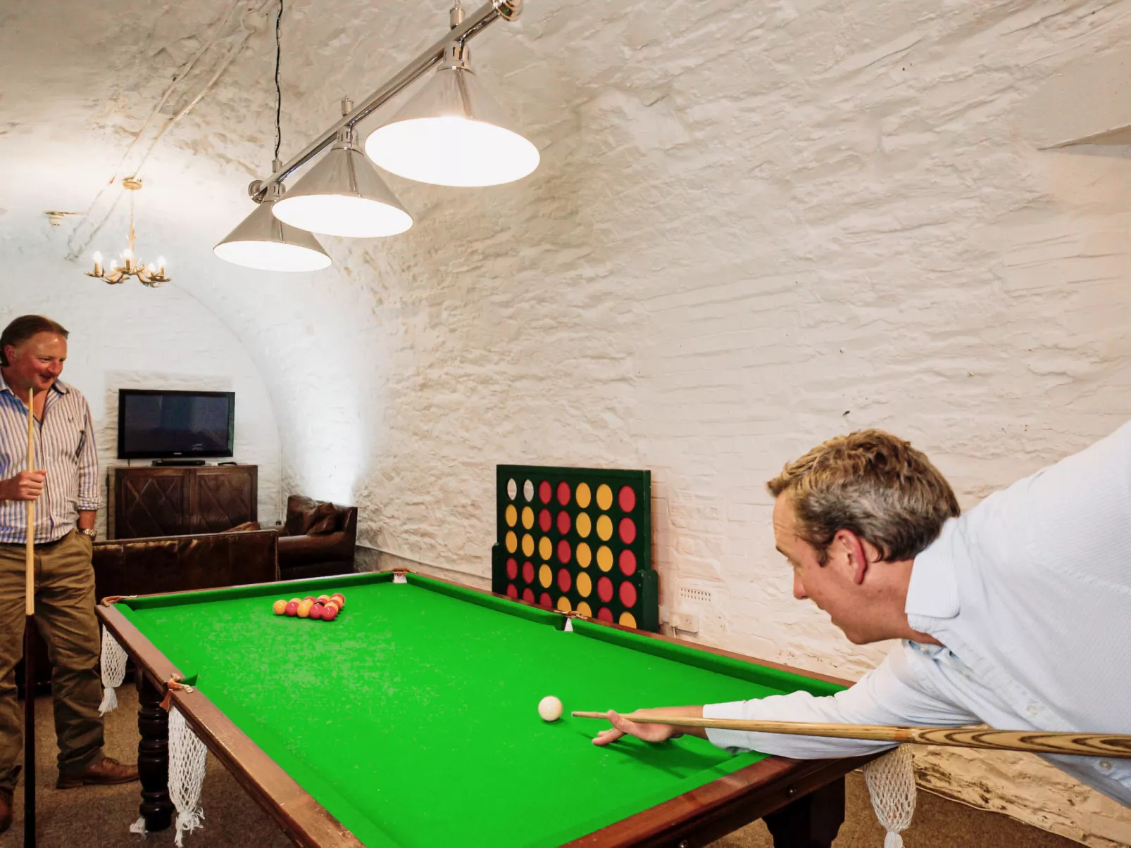 Historic Castle on River Tamar-Buiten