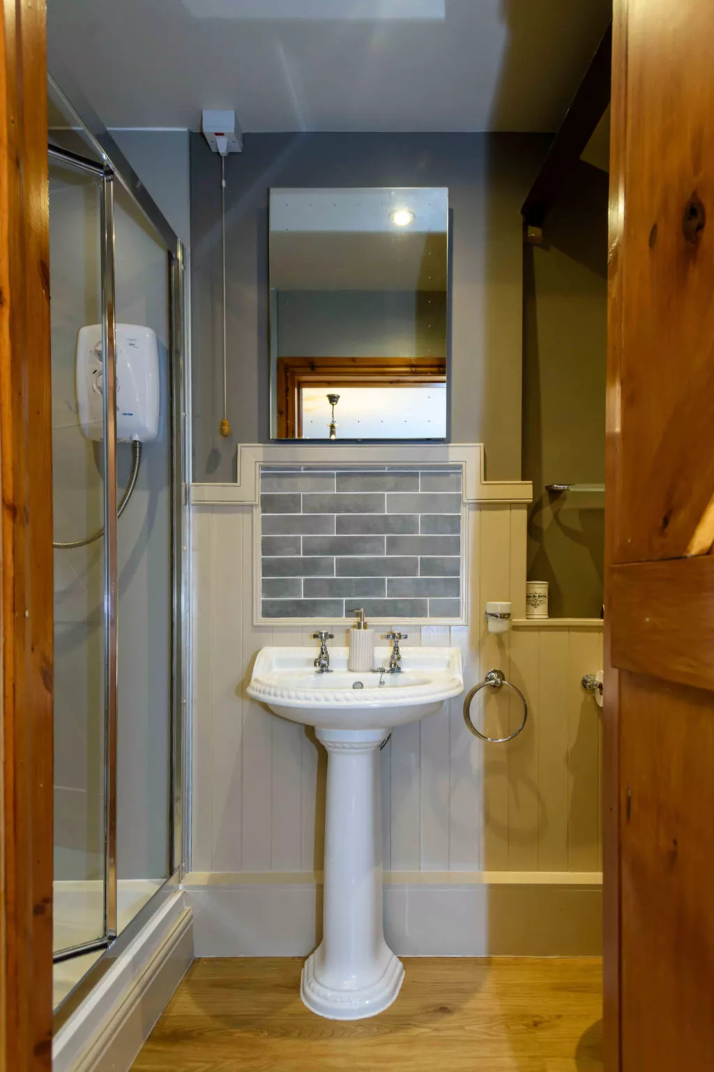 Shepherds Cottage at Mile House Farm-Binnen