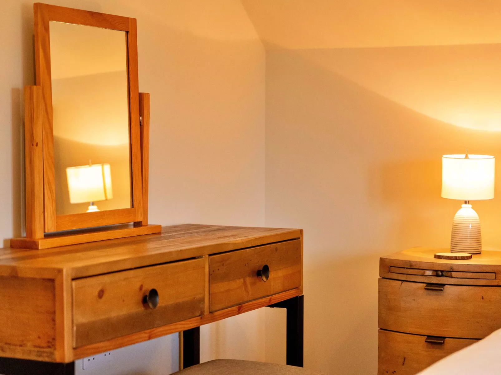 Acorn Cottage-Binnen