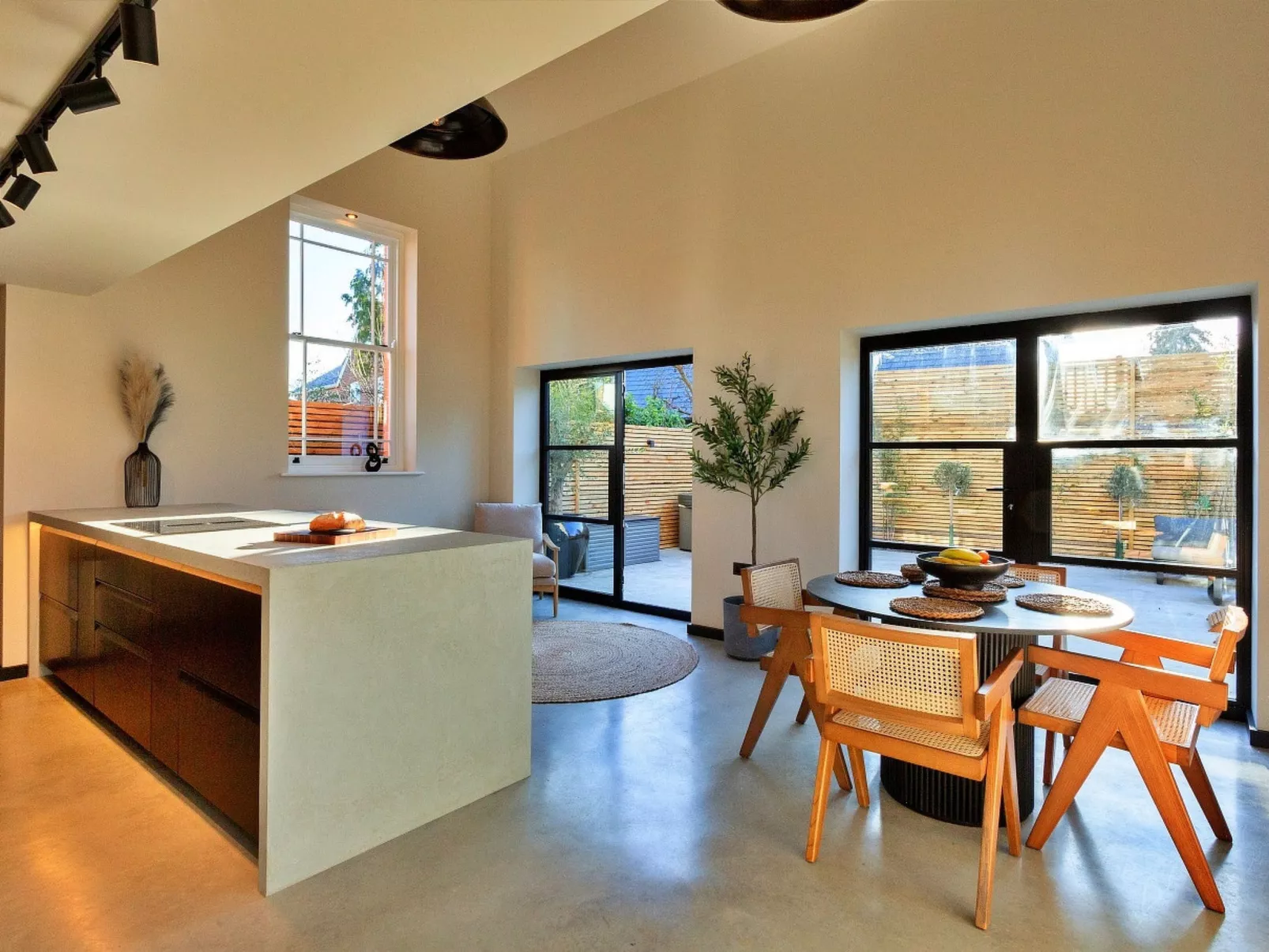 Wesleyan House-Binnen