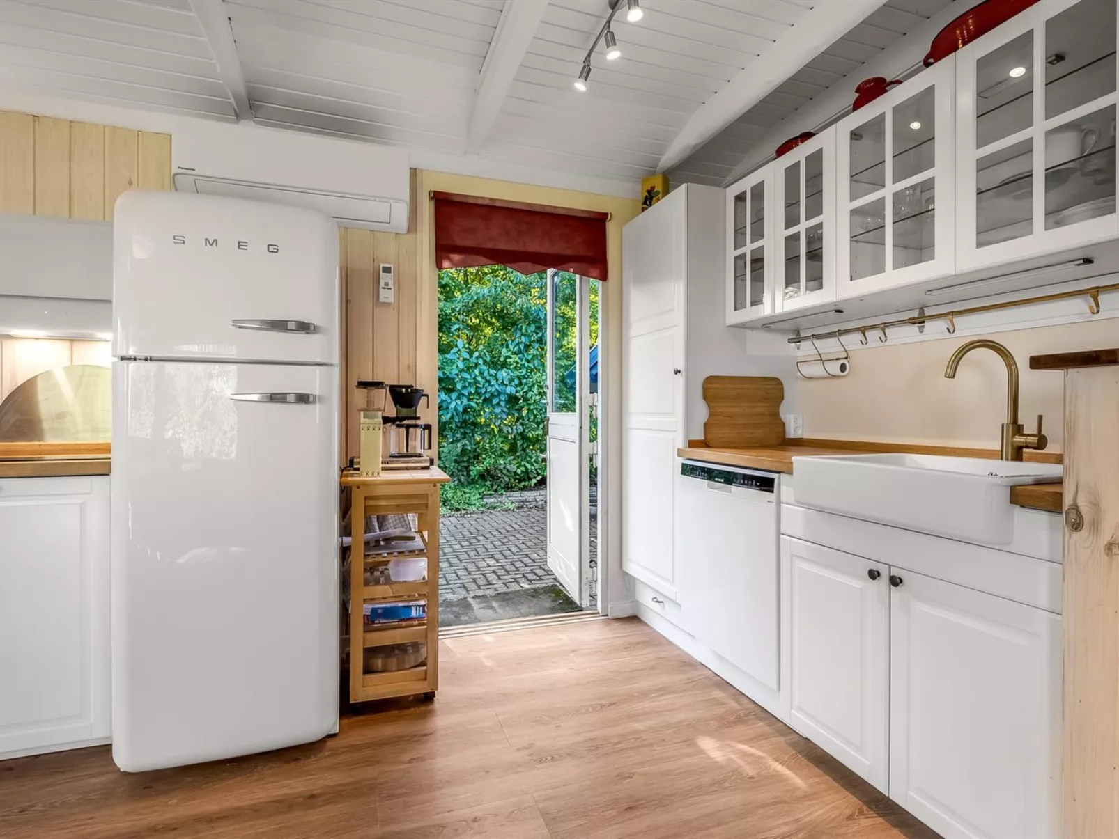 "Leani" - 150m from the sea-Binnen