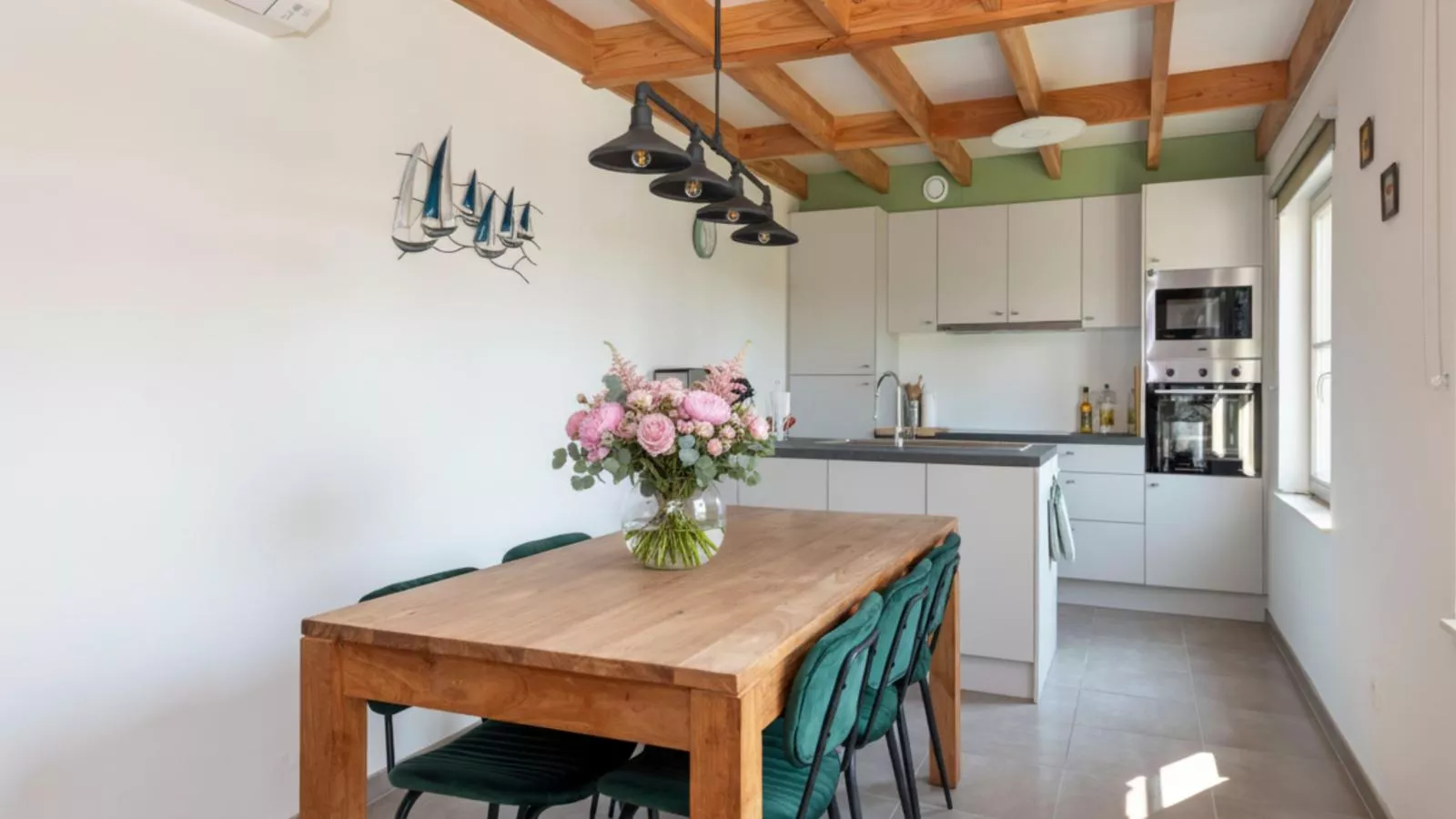 Westhinder I H4-Eetkamer