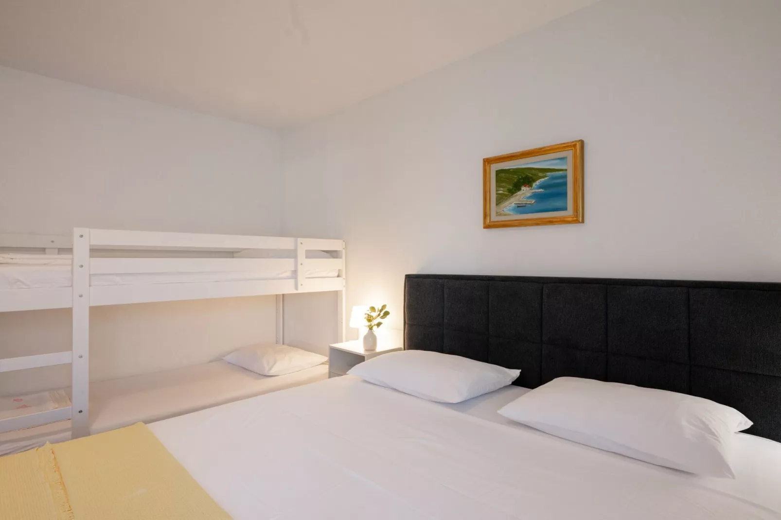 Three-Bedroom House-Slaapkamer