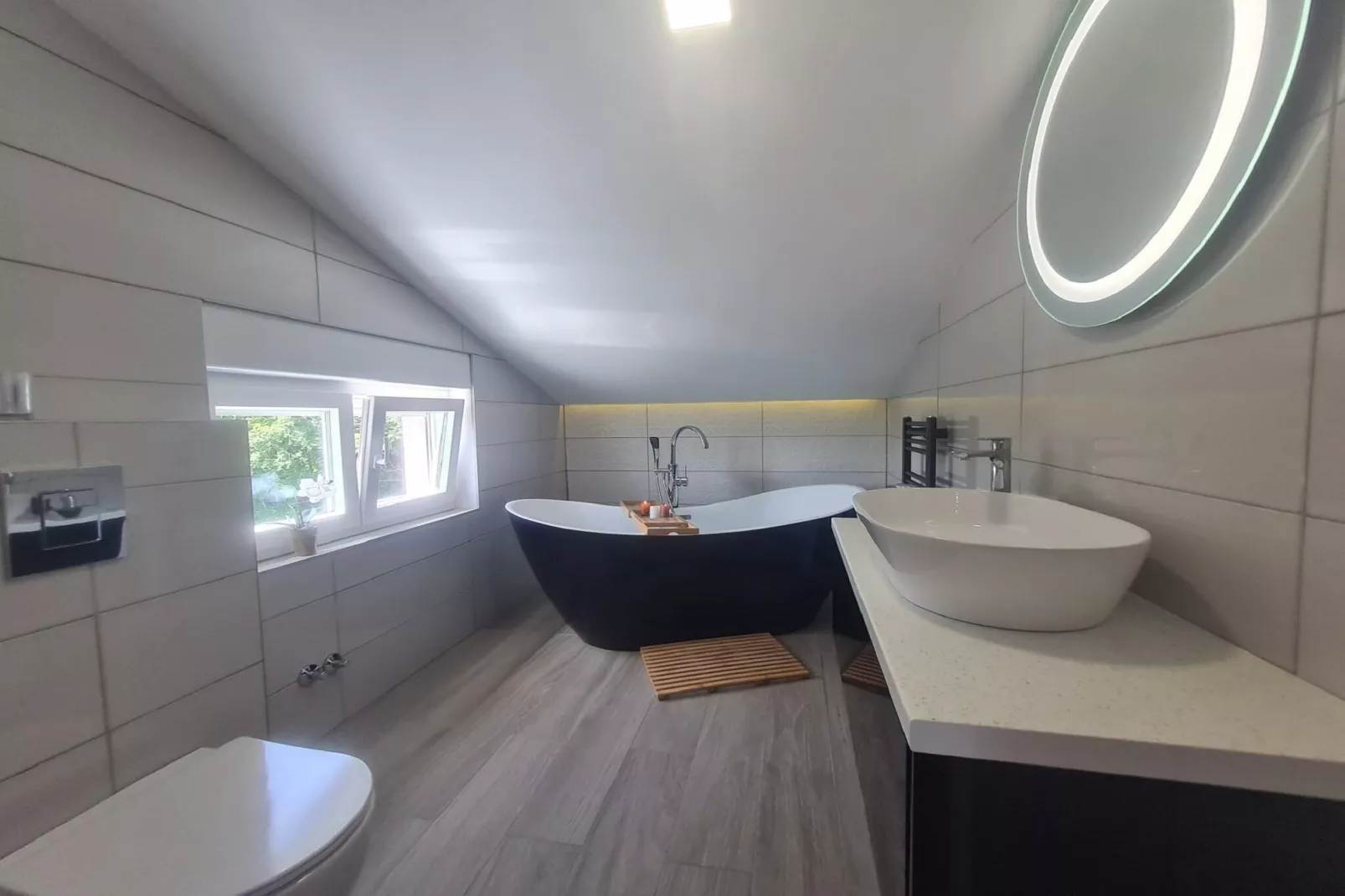 Four - Bedroom Villa-Badkamer