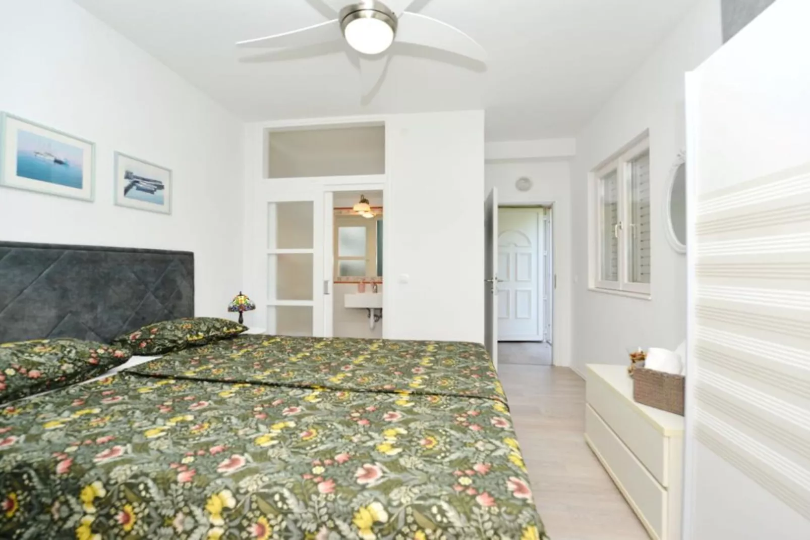 Two-Bedroom Apartment (Kadulja)-Slaapkamer