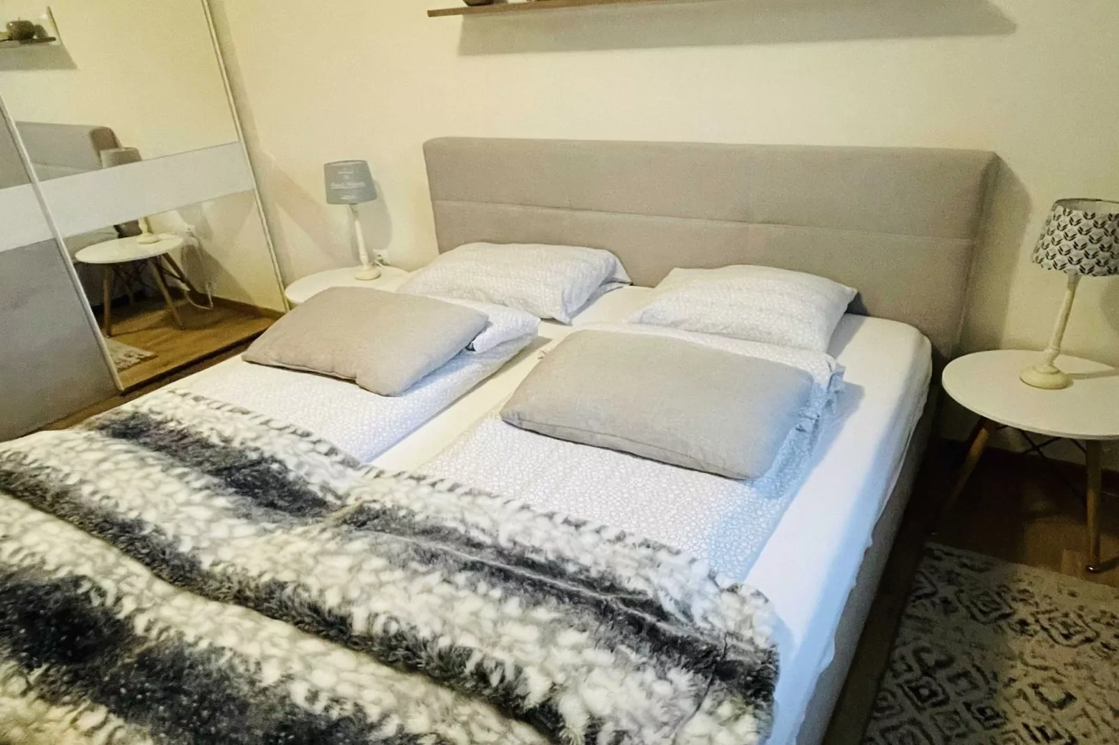 Rustic and Radiant Retreat Apartments with Terrace - Classic One Bedroom Apartment with Terrace (owner app 12)-Slaapkamer