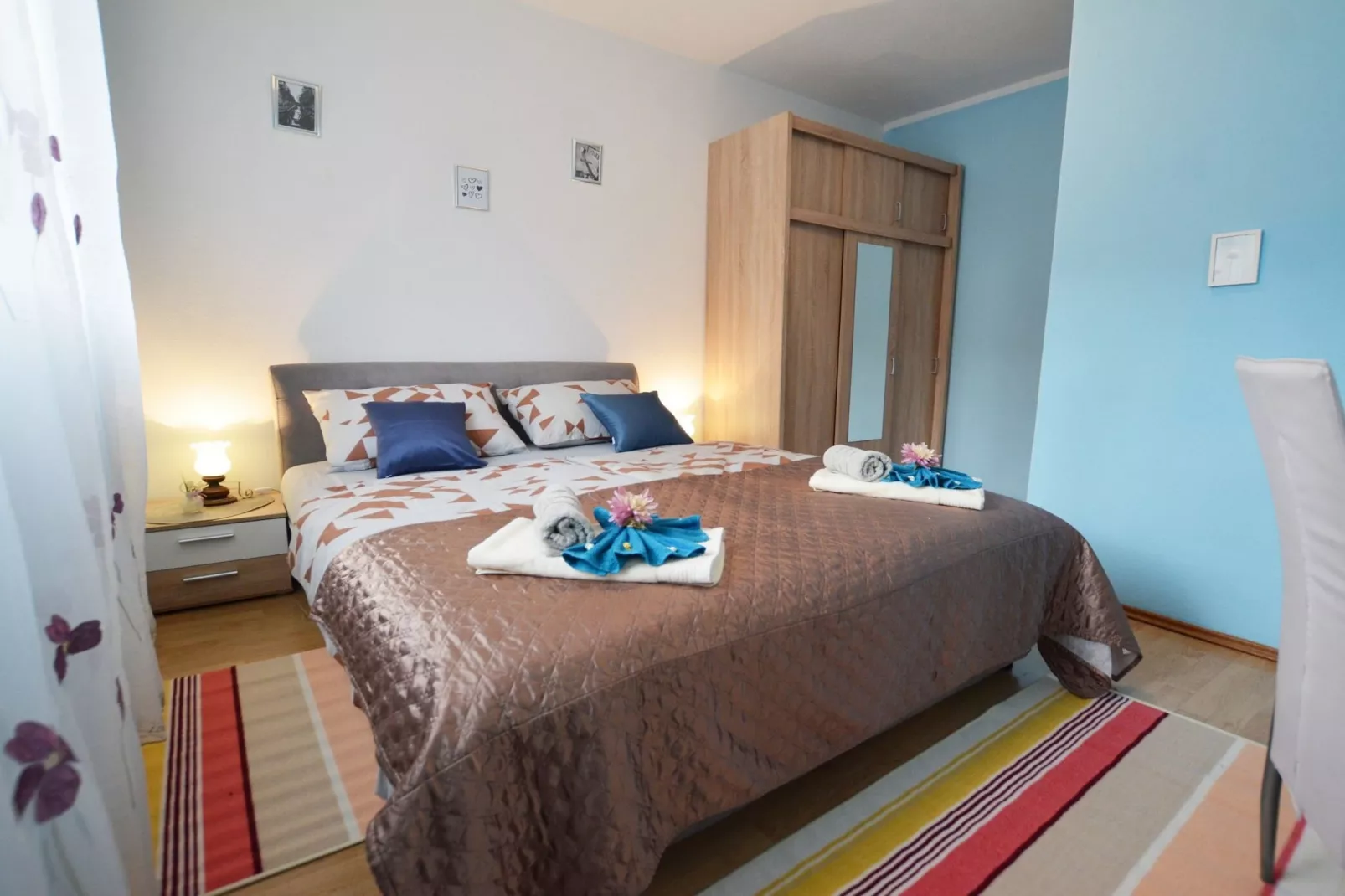 Zevnik Quiet Retreat with Stunning Views and Equestrian Activities - Family Room with Private Bathroom 8-Slaapkamer