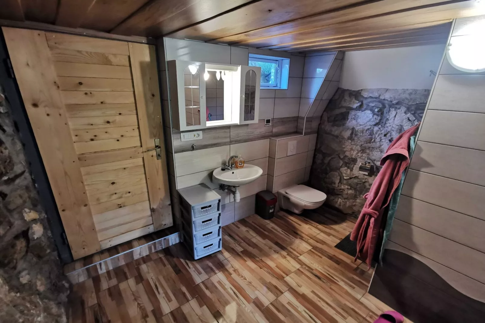 Visnja Gora Meadow Hideaway with Terrace - One Bedroom Cottage with Terrace (owner Hiška na skalci)-Badkamer