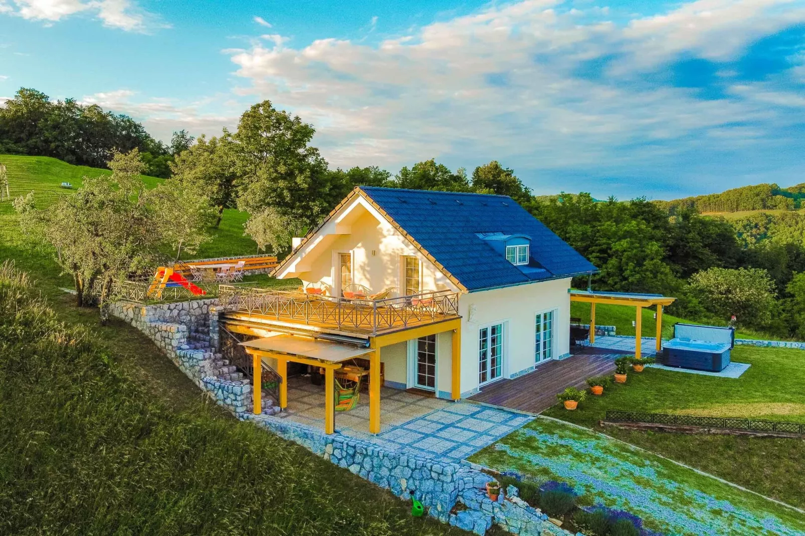 Secluded Escape Hilltop Villa with Hot-Tub - Two Bedroom Villa with Hot-Tub-Buitenlucht