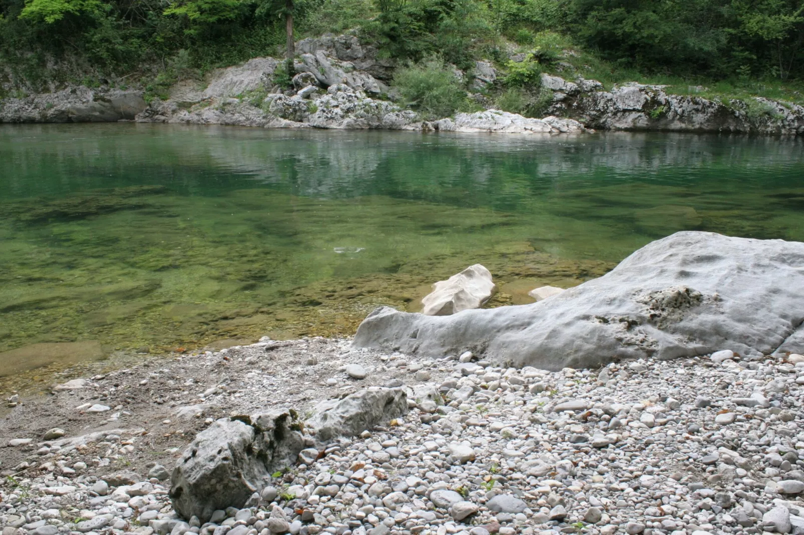 Riverside Rustic Ridge Apartments with Balcony - Three Bedroom Apartment with Balcony-Uitzicht