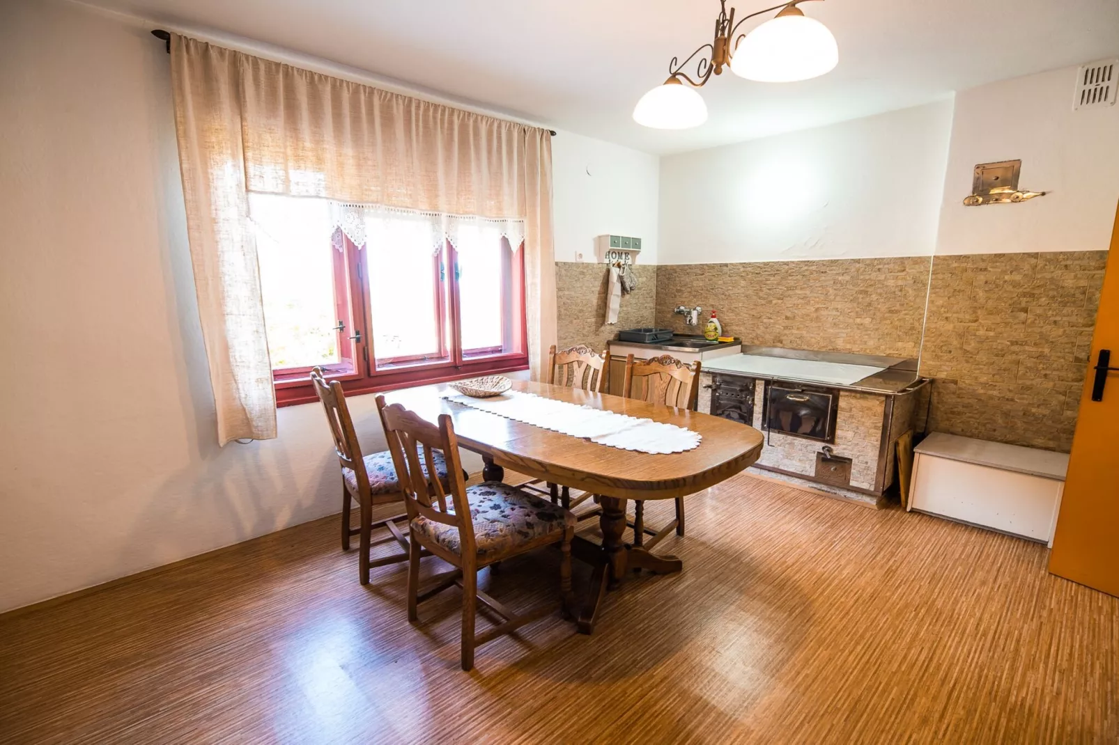 Bloomfield Retreat Country House with Sauna - Three Bedroom Country House-Keuken