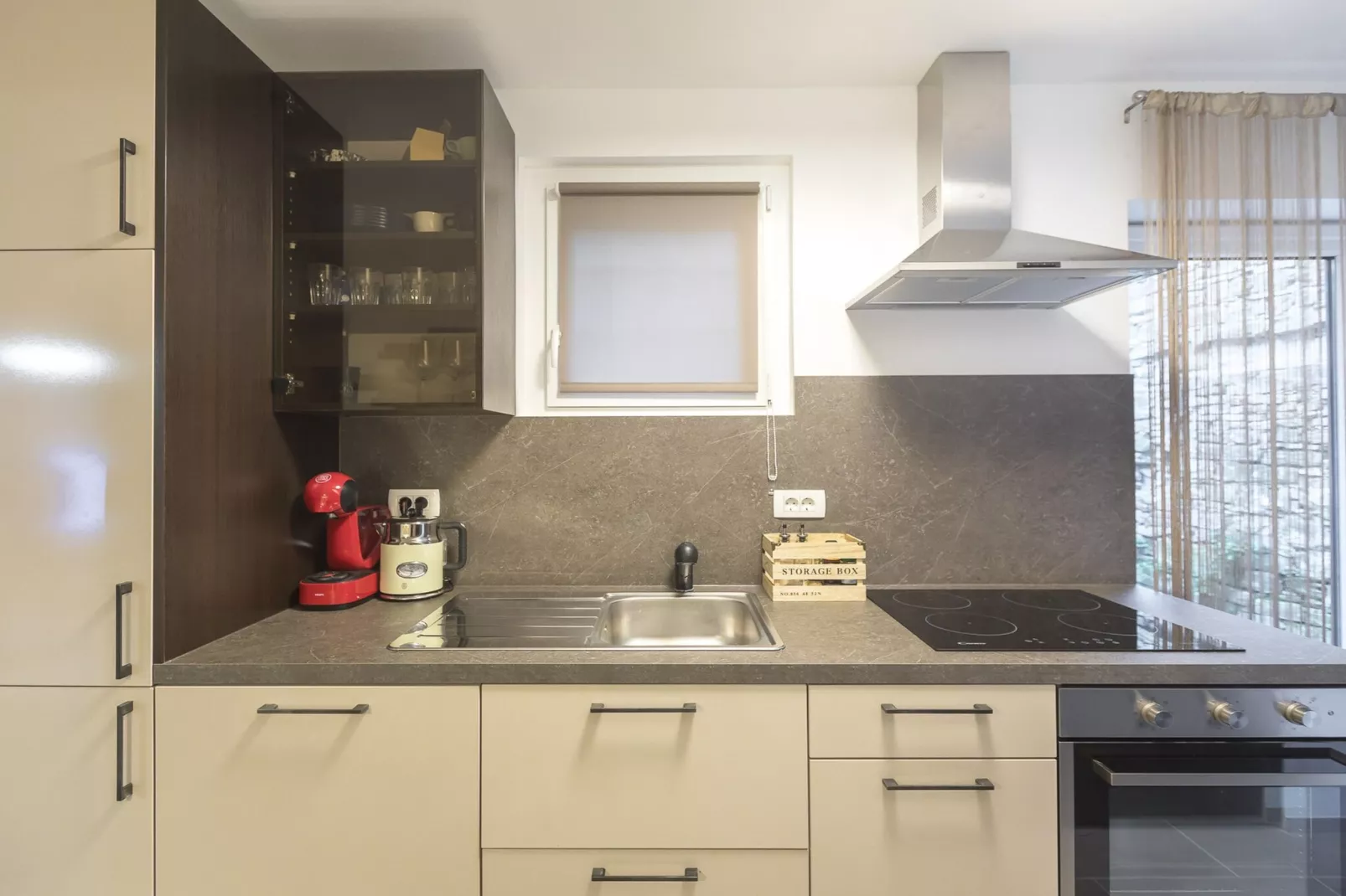 Downtown Koper Spacious Apartment with Balcony - Two Bedroom Apartment with Balcony-Keuken