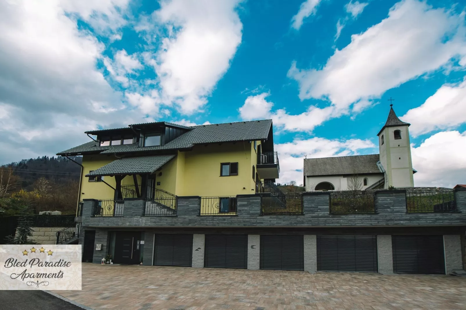 Bled Prestigious and Stylish Apartments - Classic One Bedroom Apartment with Balcony (owner 4)-Buitenlucht