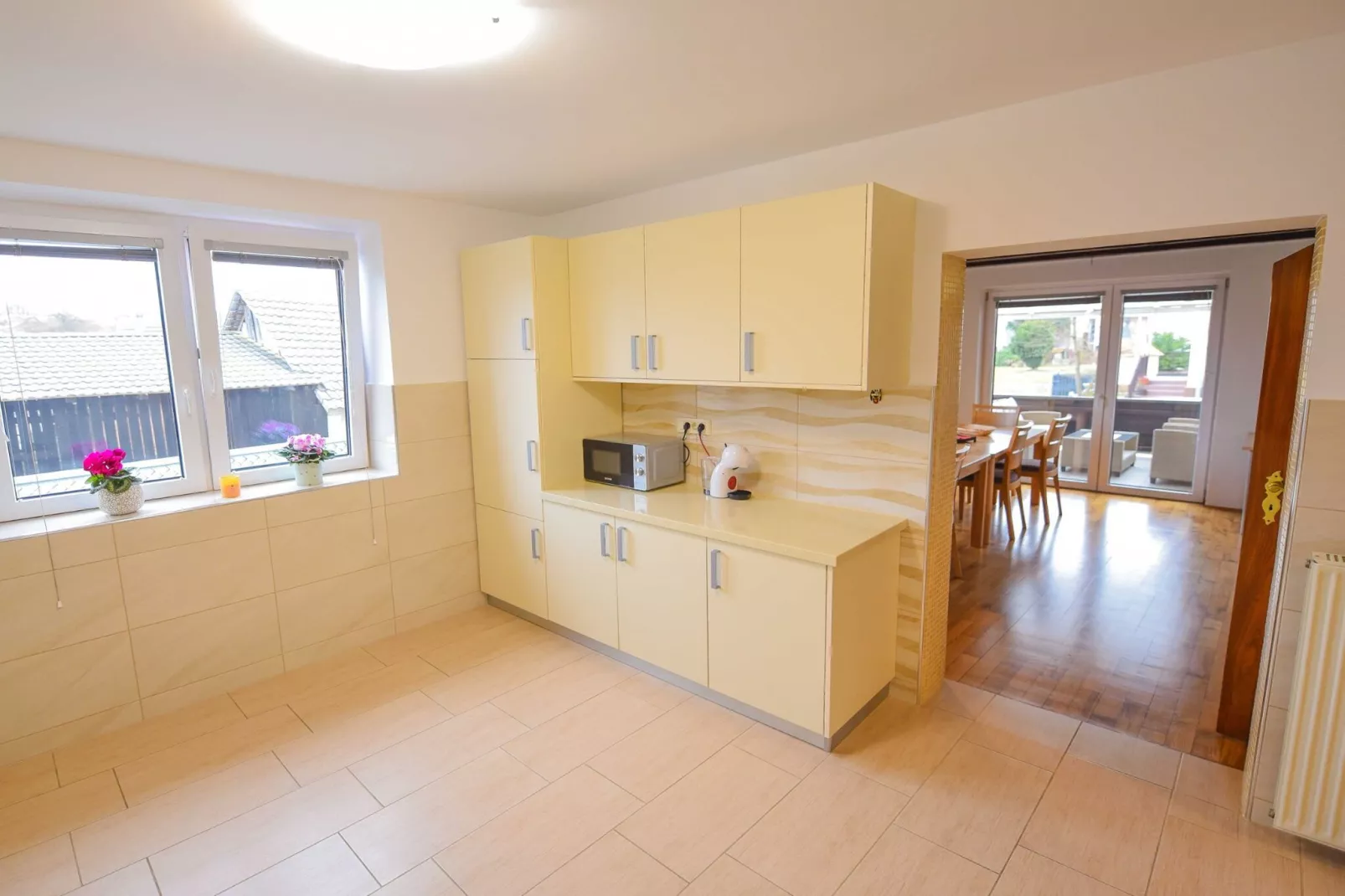 Cozy Luxe Holiday Home with Natural Thermal Bath - Seven Bedroom Holiday Home-Keuken