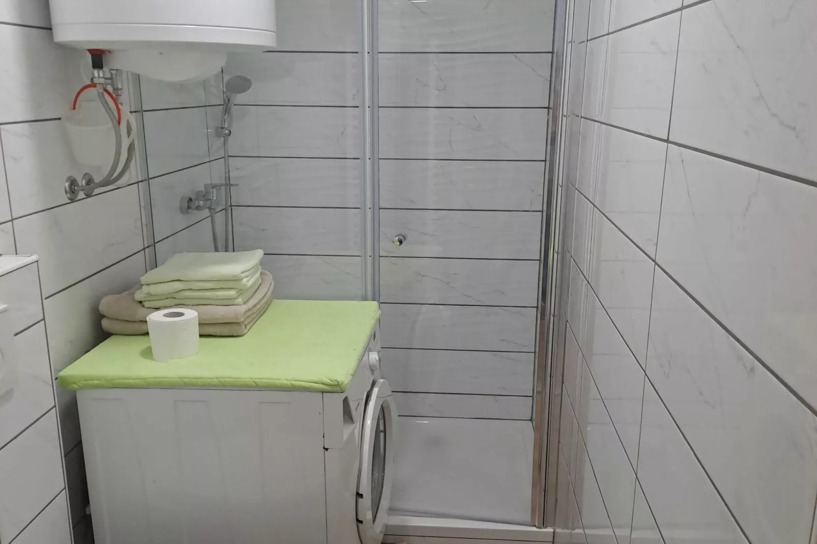 Modern Apartment with Terrace near Kranjska Gora Ski Slope - One Bedroom Apartment with Terrace-Badkamer