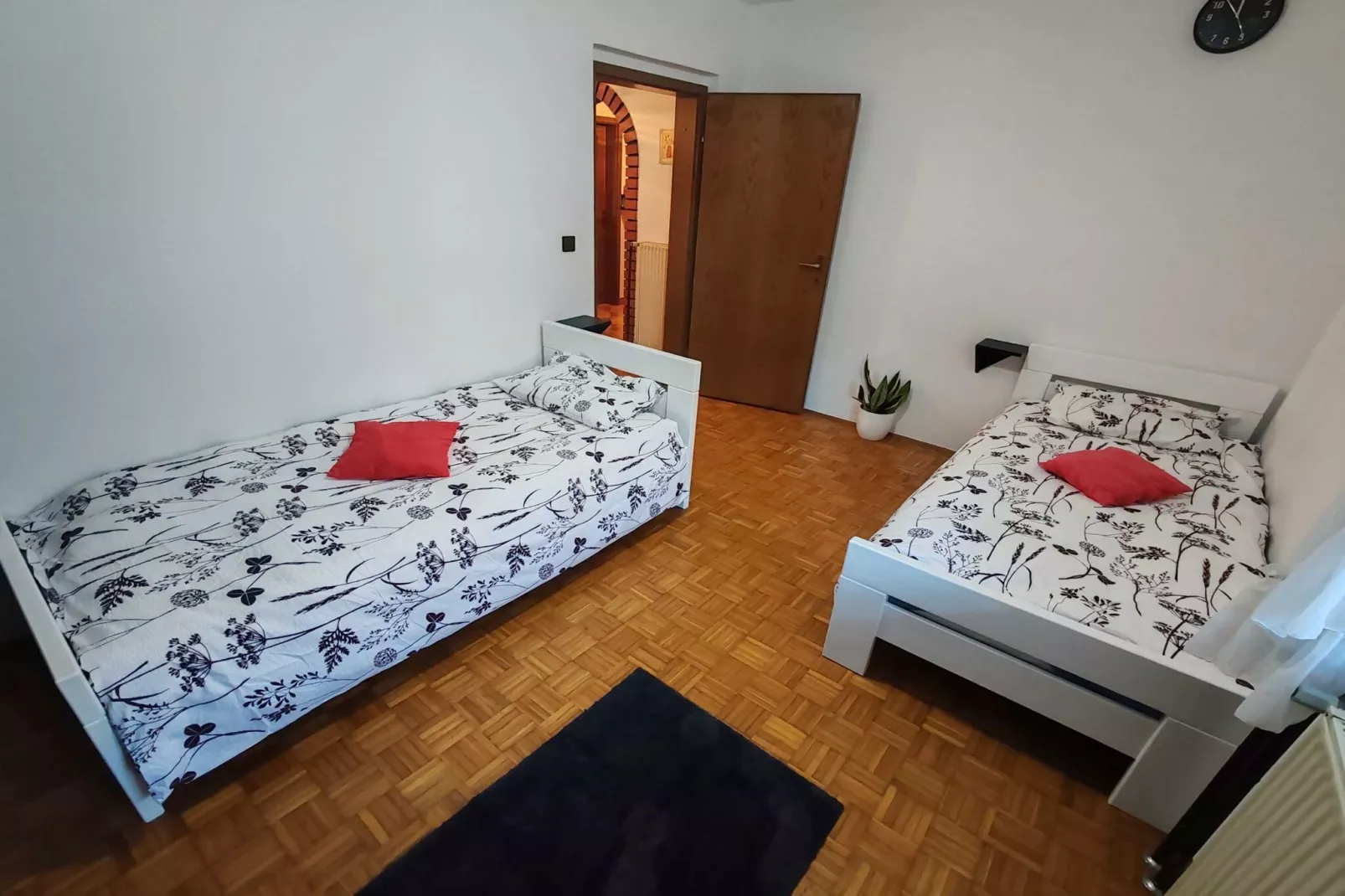 Brezovica Spacious Family-Friendy Apartment - Two Bedroom Apartment with Balcony
