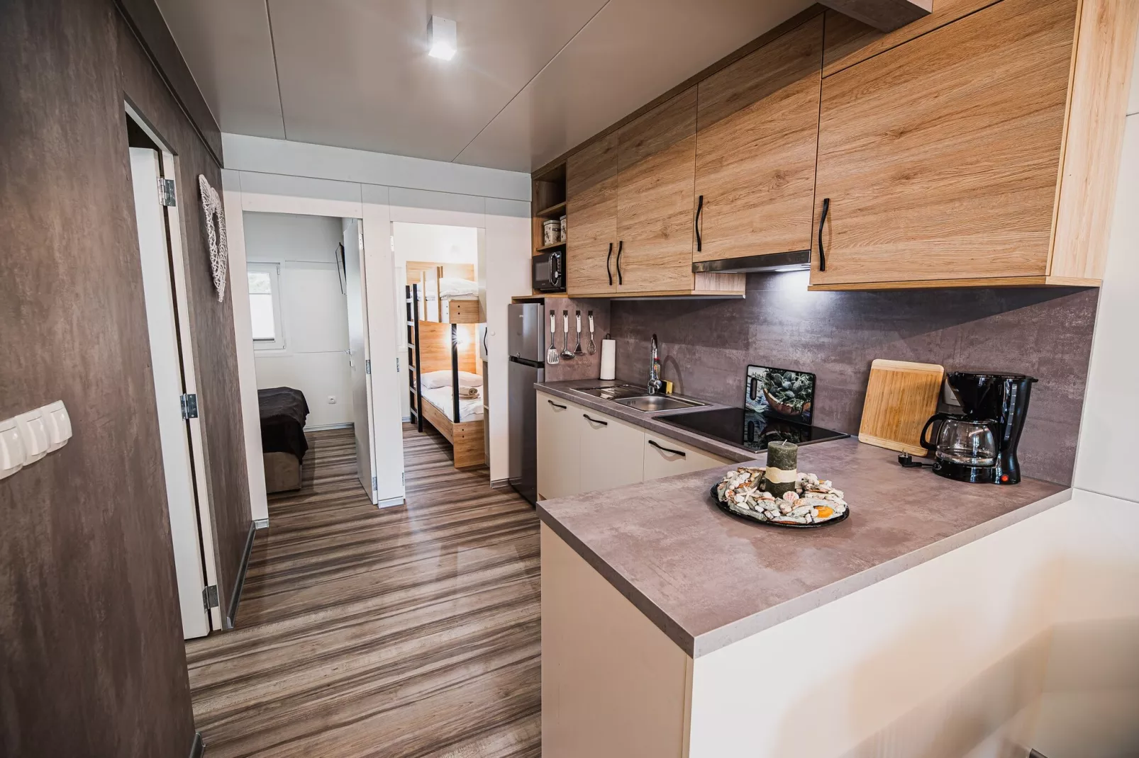Lake Serenity Premium Mobile Homes with Thermal Riviera Tickets - Three Bedroom Mobile Home 15\/029 - Keuken