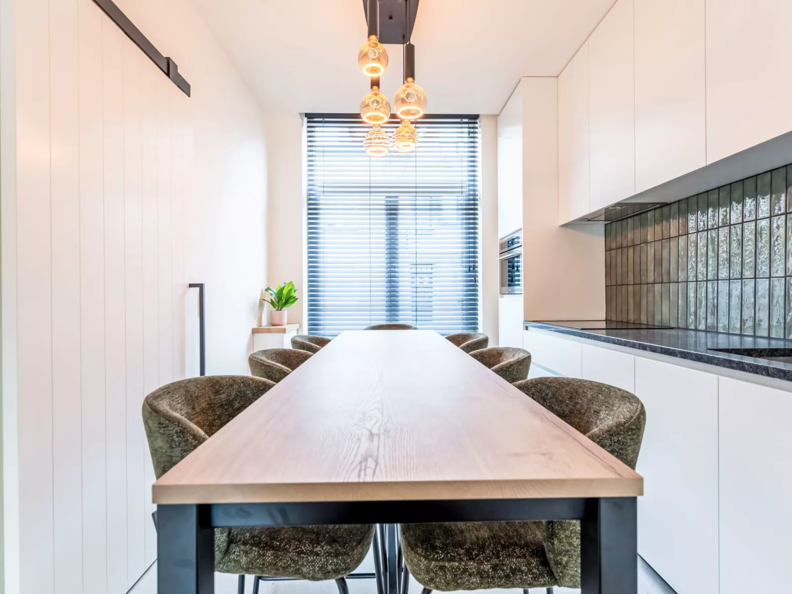 Lili's with terrace-Binnen