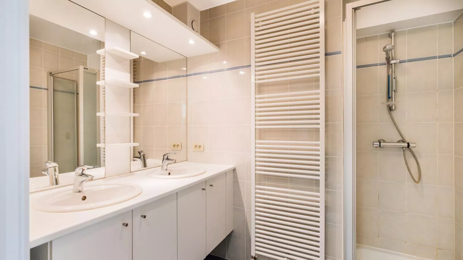 Brit Eerste-Badkamer