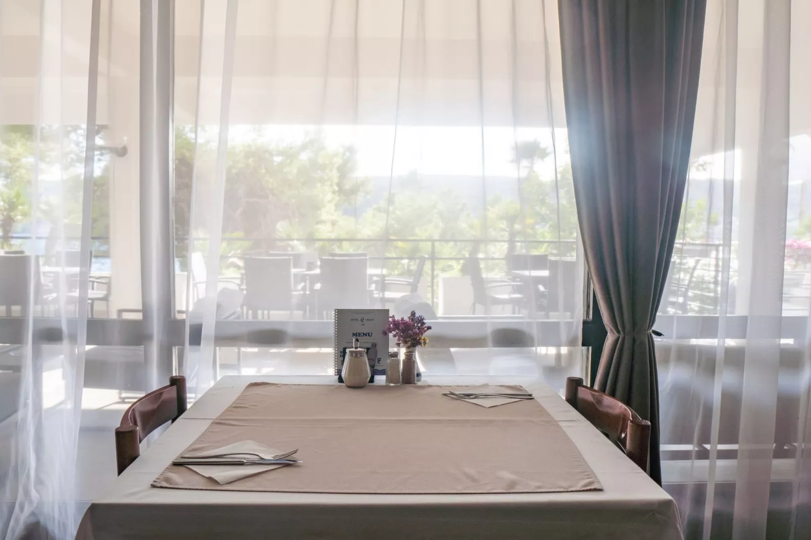 Hotel Issa - Double Room Sea View 6-Eetkamer