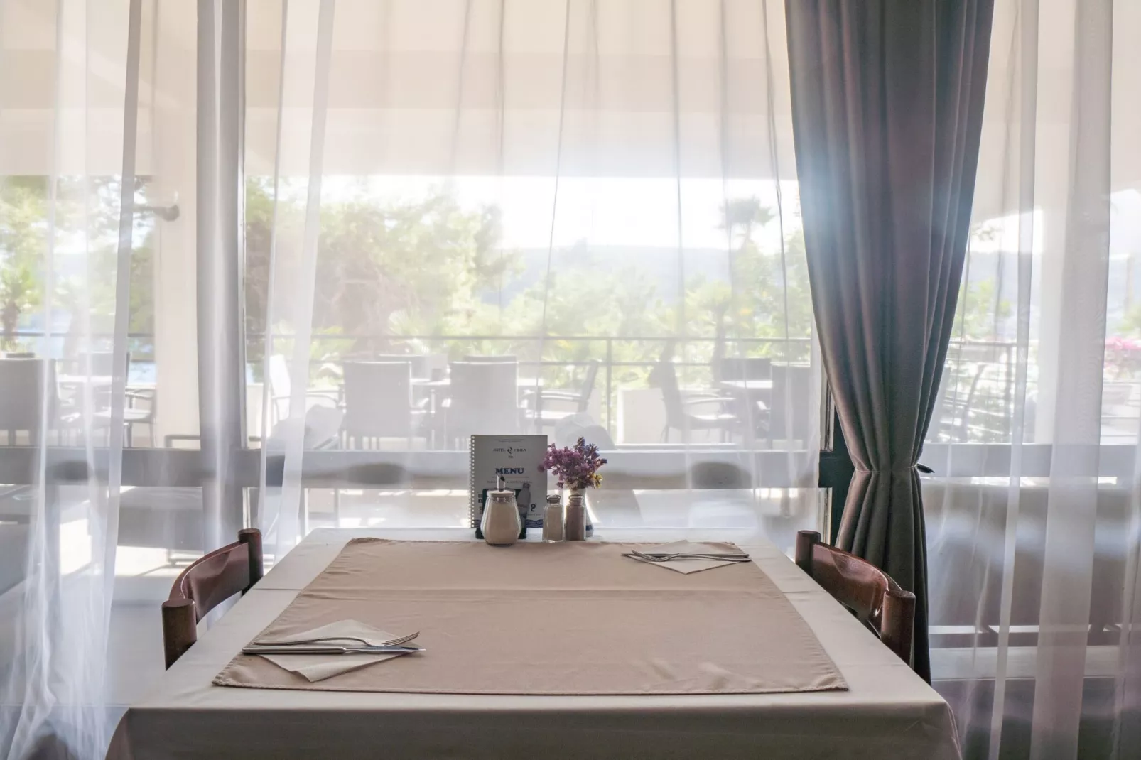 Hotel Issa - Double Room Sea View 10 - Eetkamer