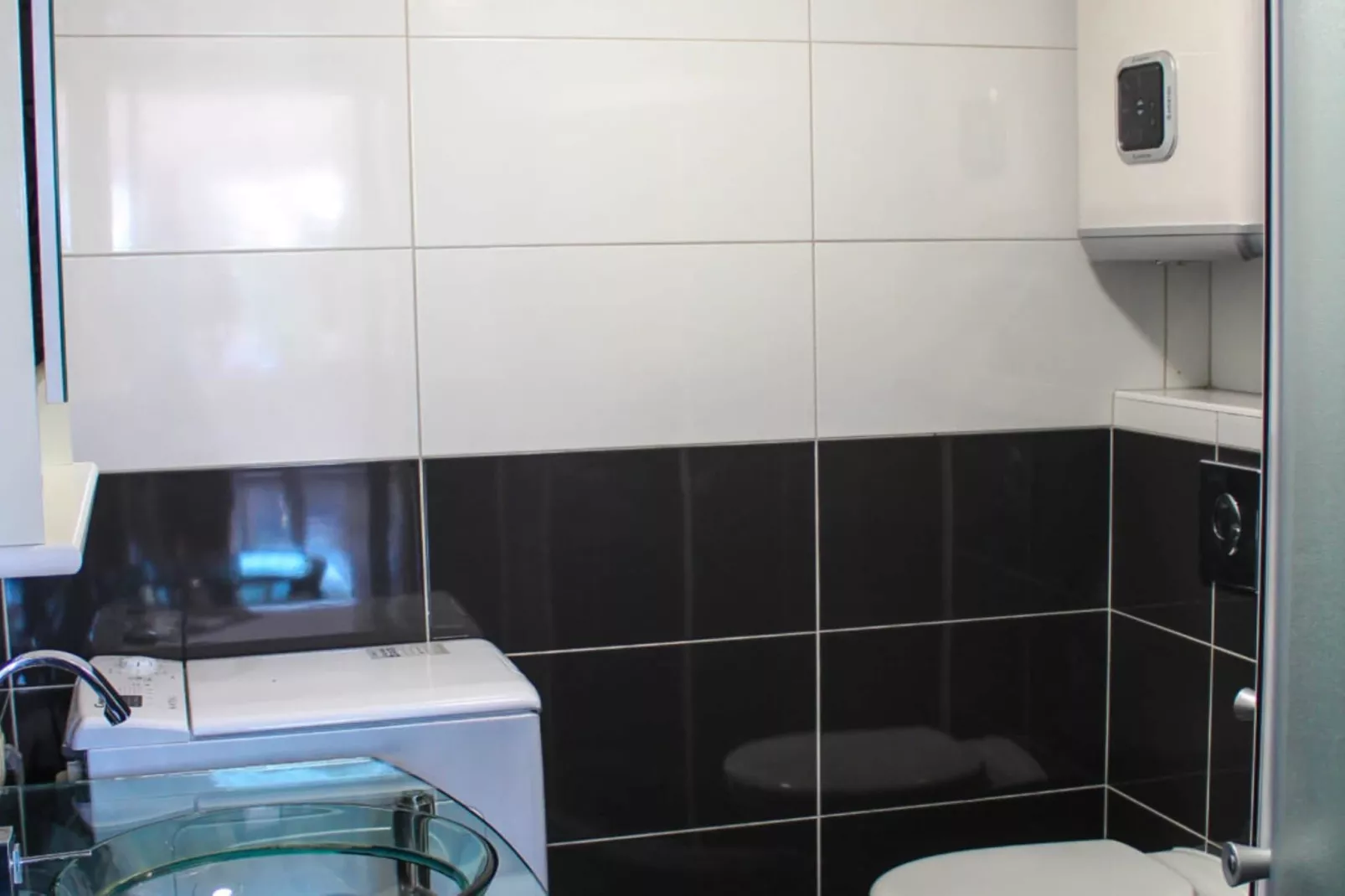 Seafront Apartment Sea Relax with Private Pool - Two Bedroom Apartment with Sea View  and Private Pool-Badkamer