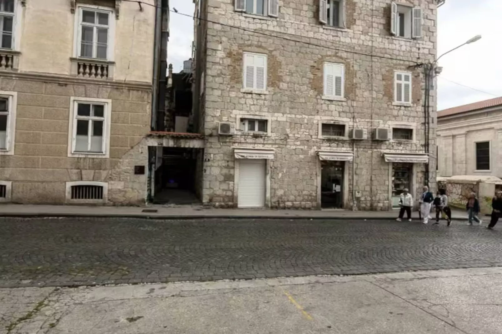 Six-bed room 1-Buitenlucht