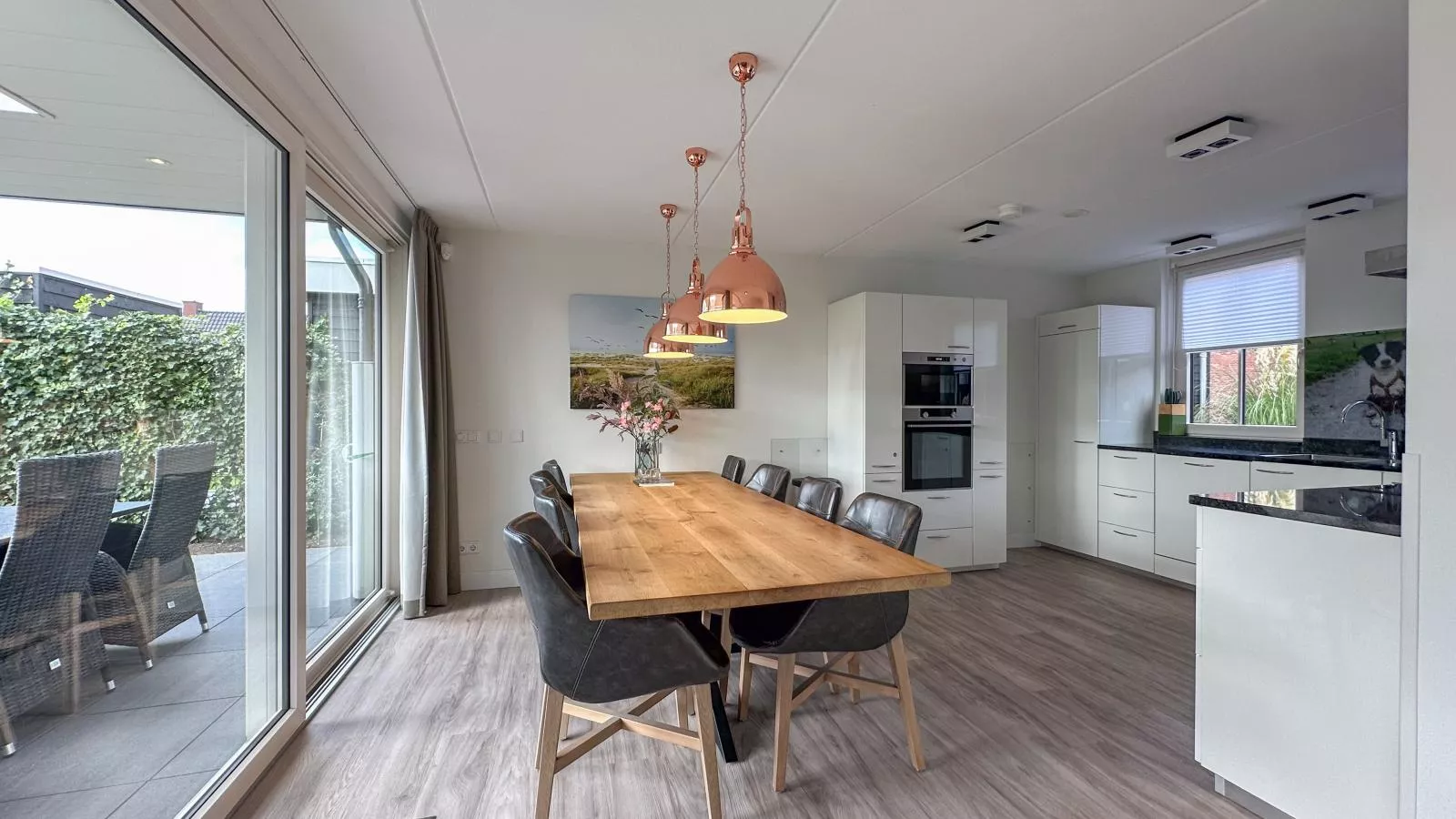 Coast and Calm 63-Eetkamer