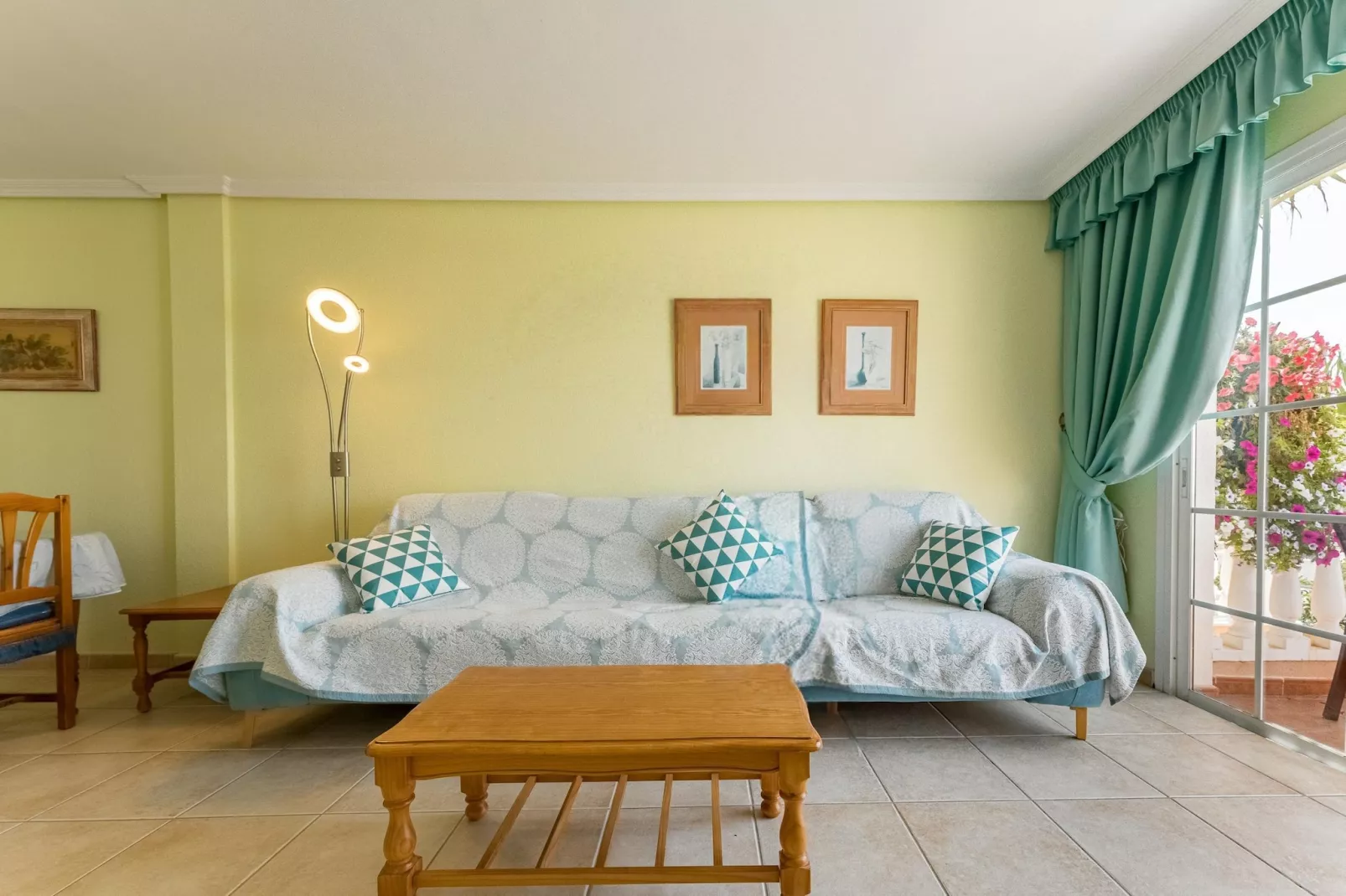 Delfin 14 Vista Jardin 2d-Woonkamer