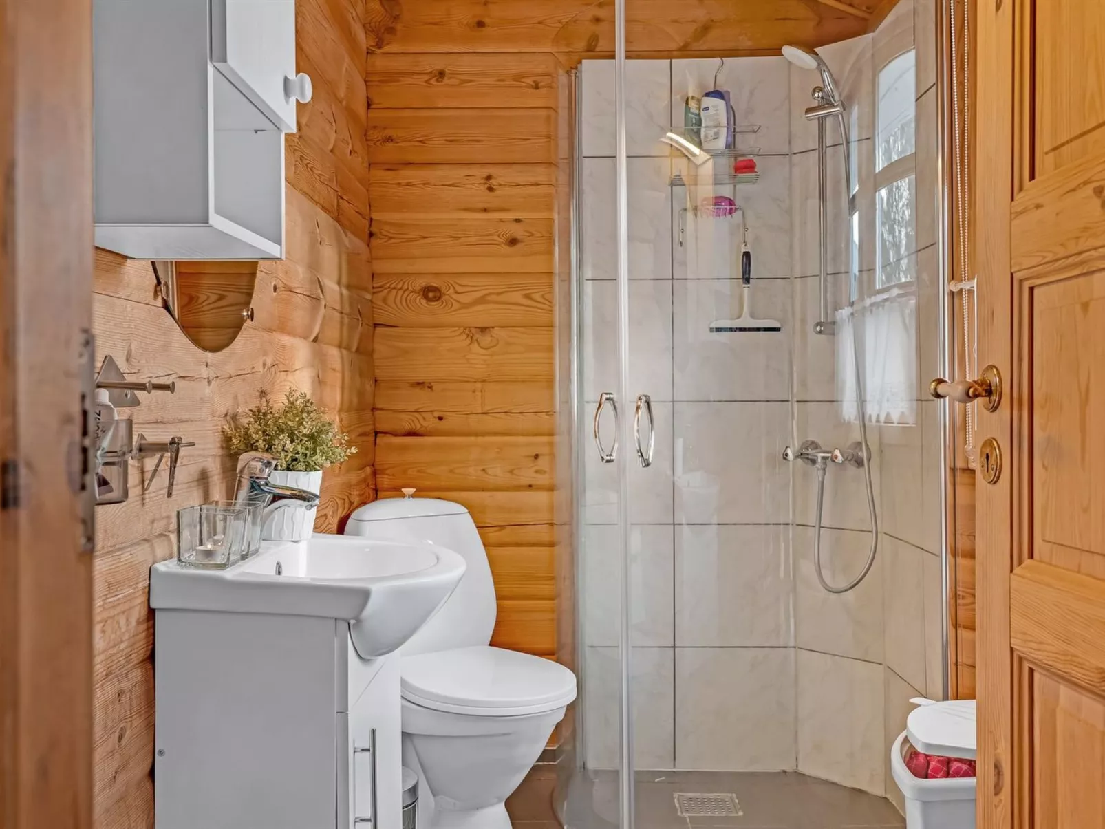 "Hakon" - 1km from the sea-Binnen