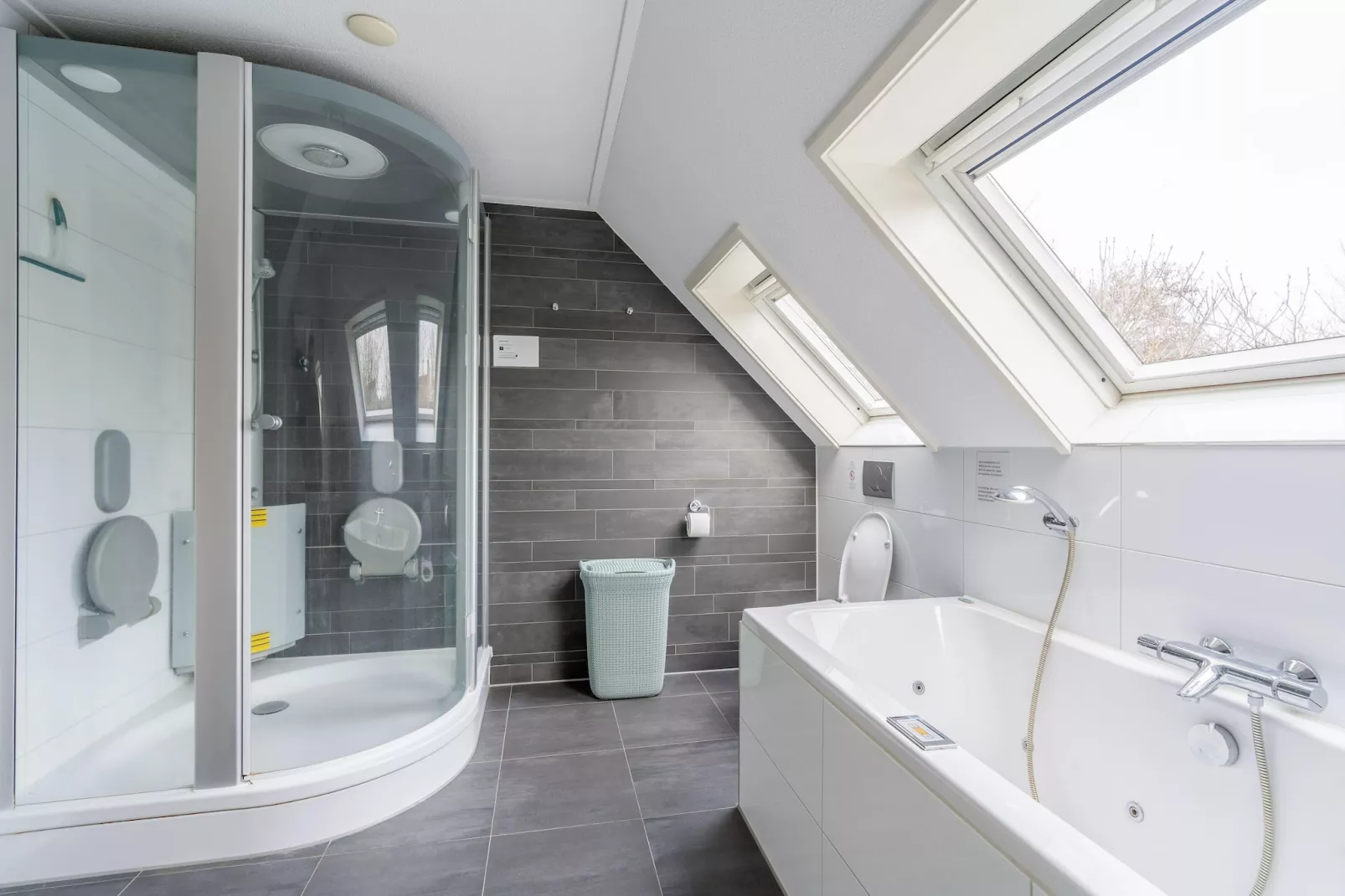 Kamperfoelie 55-Badkamer