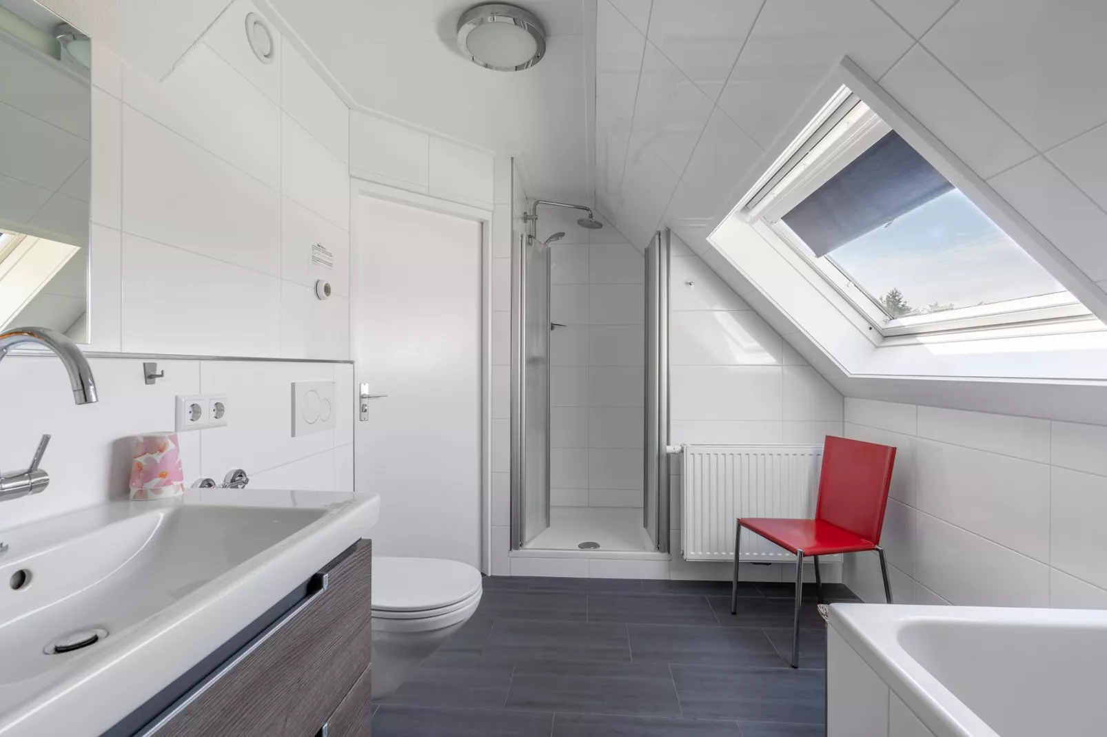 Kamperfoelie 77-Badkamer