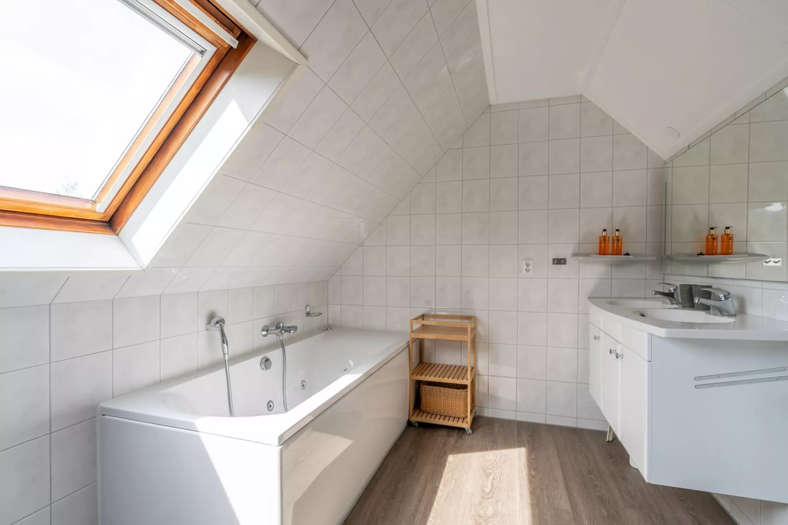 Kamperfoelie 61-Badkamer