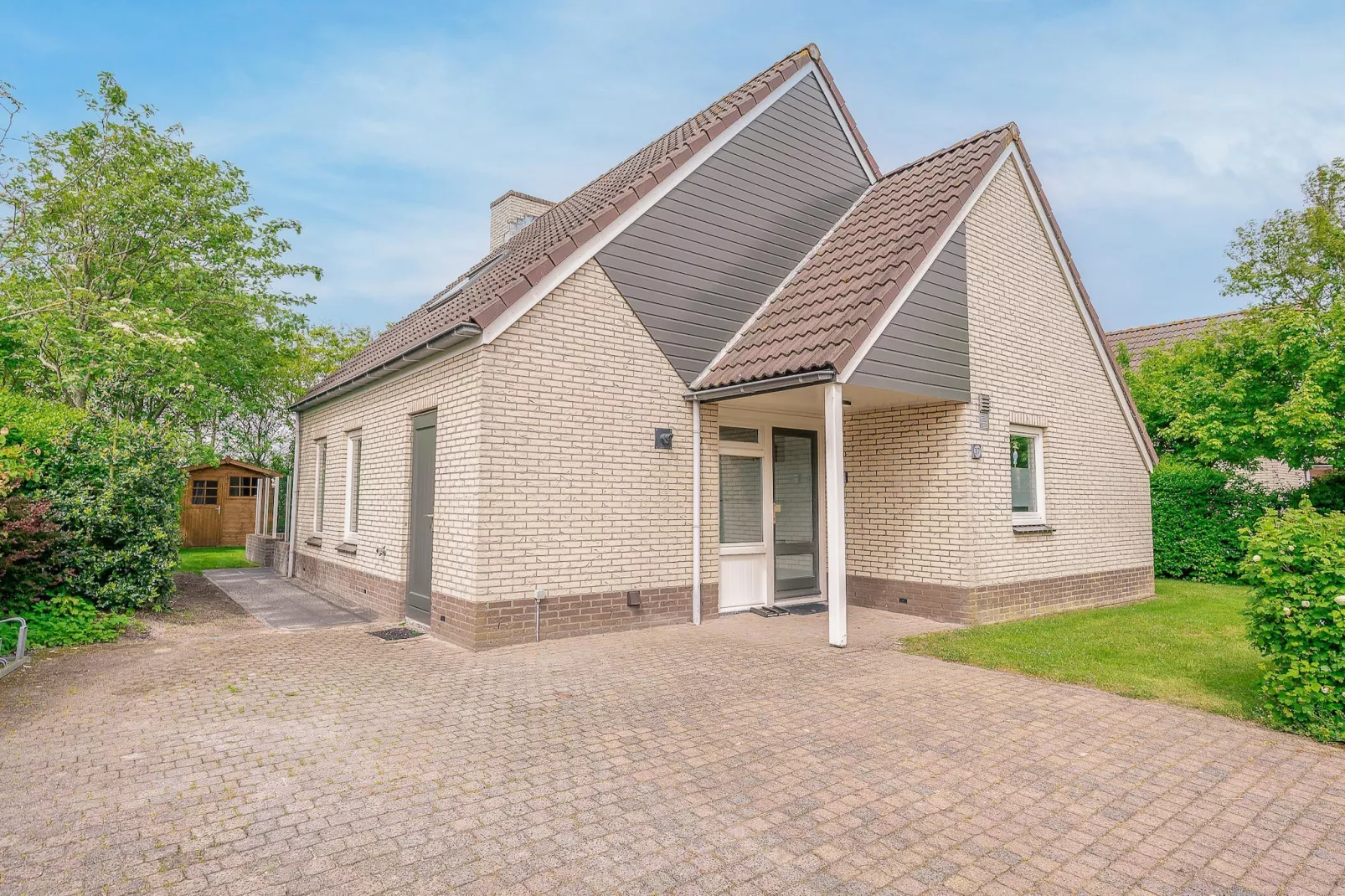 Kamperfoelie 37-Buitenkant zomer