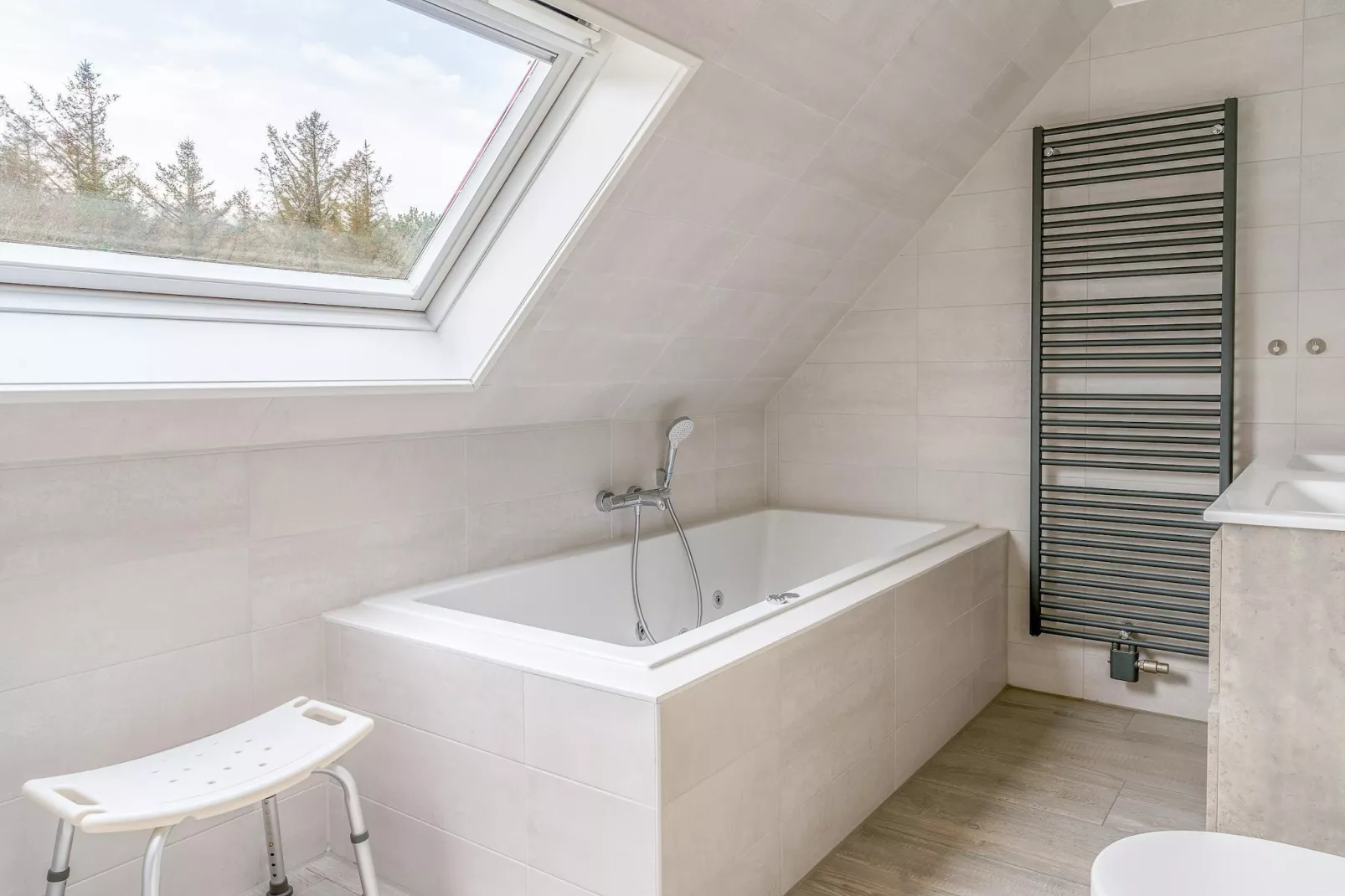 Kamperfoelie 83-Badkamer