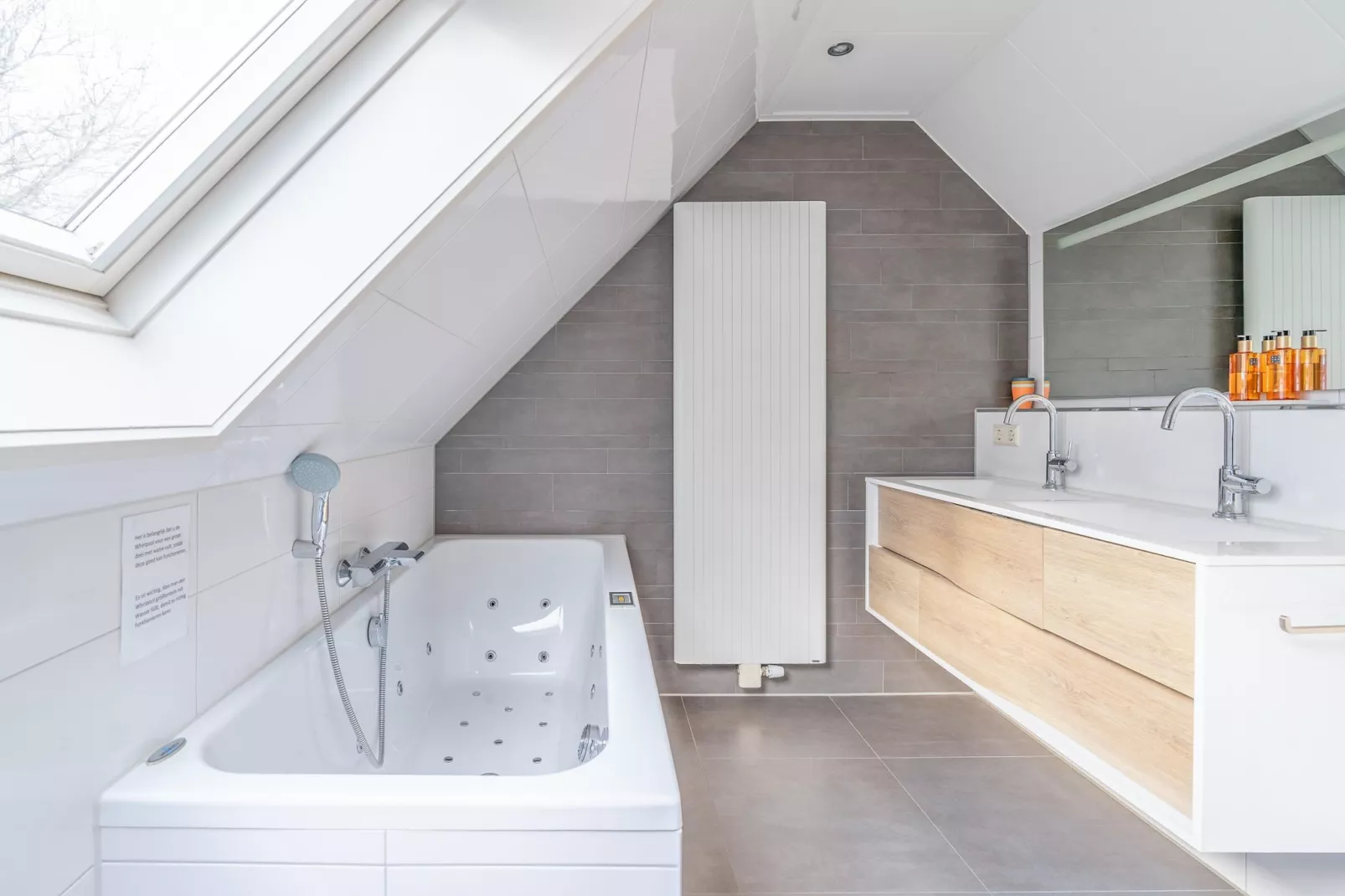 Kamperfoelie 31-Badkamer