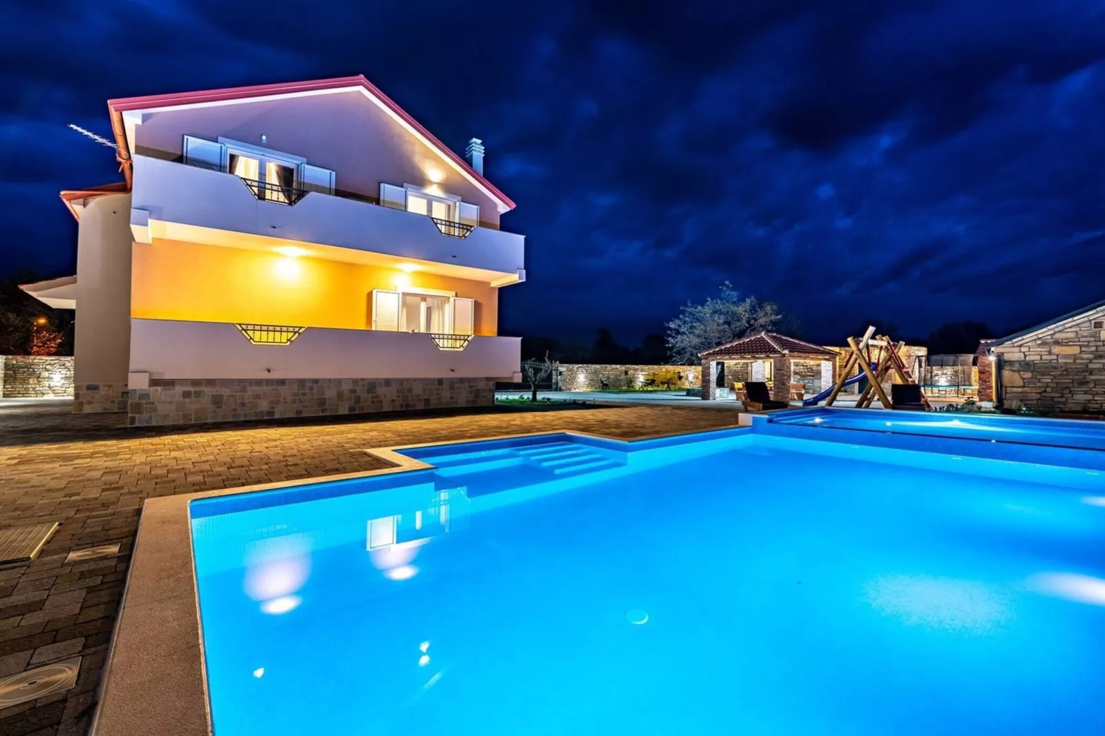 Luxury Villa Escape-Zwembad