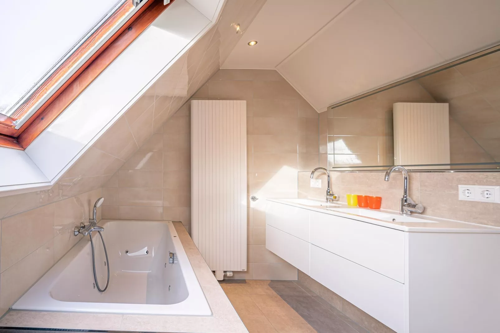 Kamperfoelie 89-Badkamer