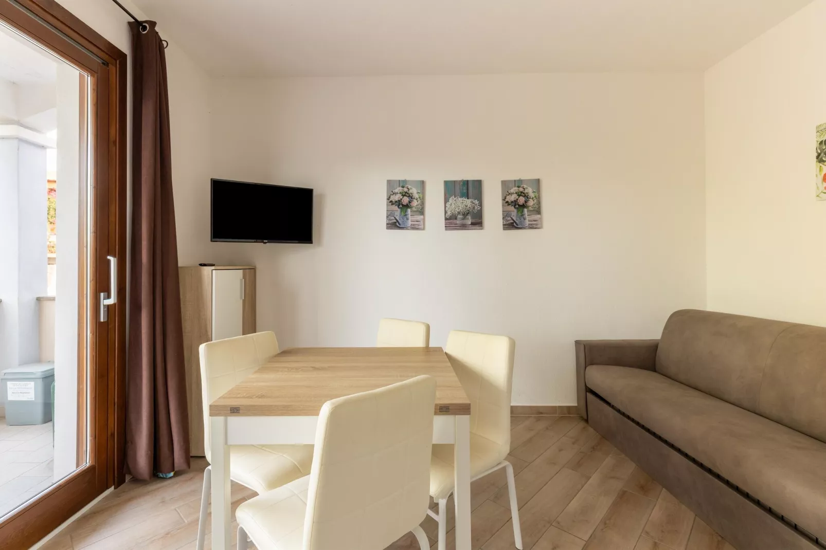 TRILO 1 MAREBLU 1P-Eetkamer