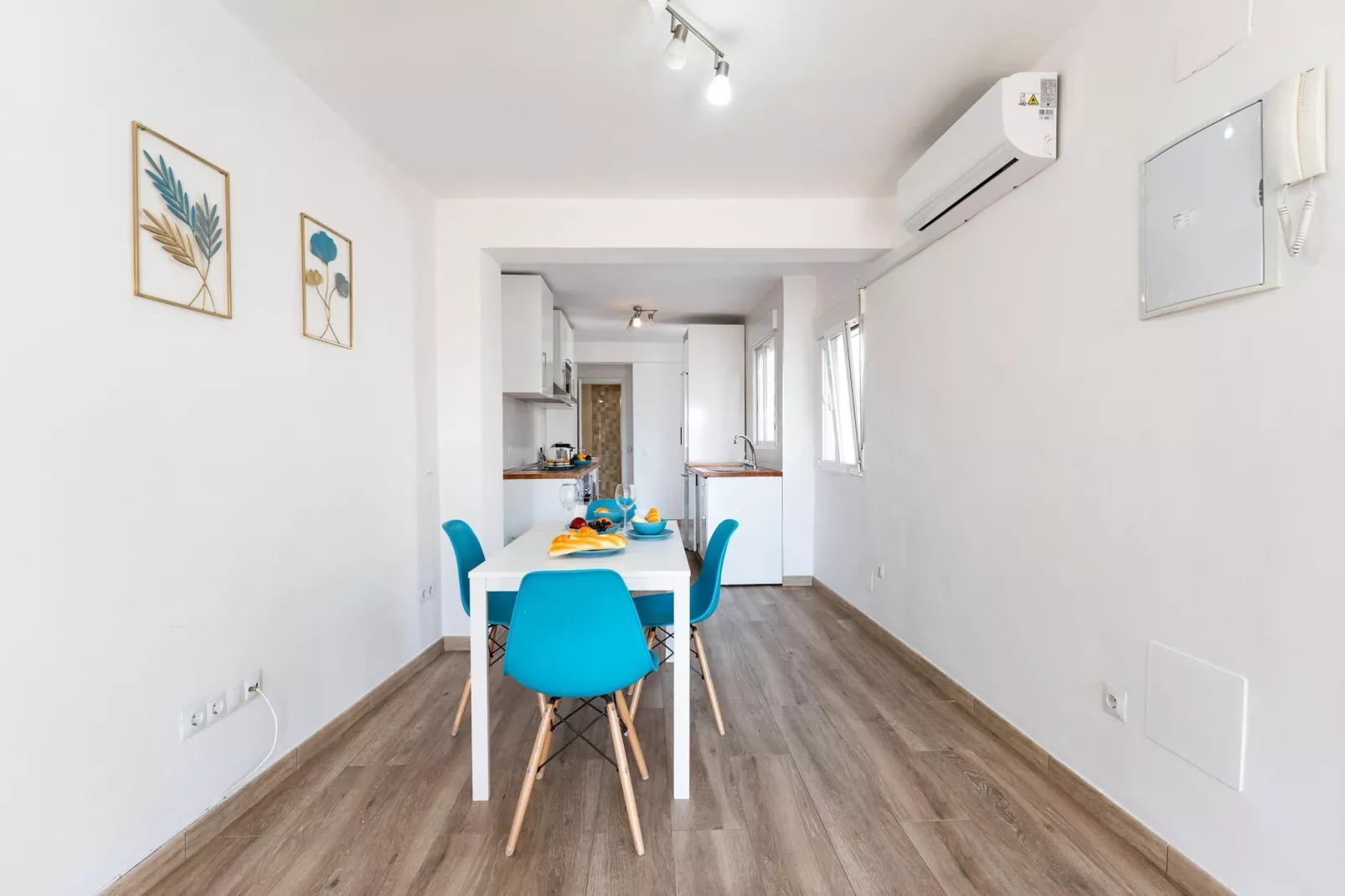 CT 379 - Faro's Malaga Citycenter - Cosy Apartment at Capuchinos for 2-Eetkamer