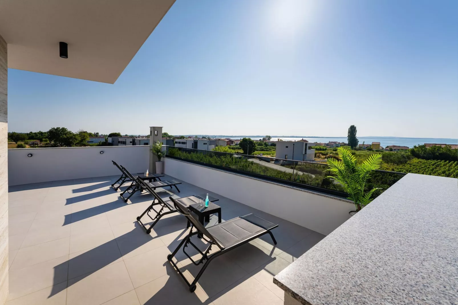 Sea view apartment LaMag-Terrasbalkon