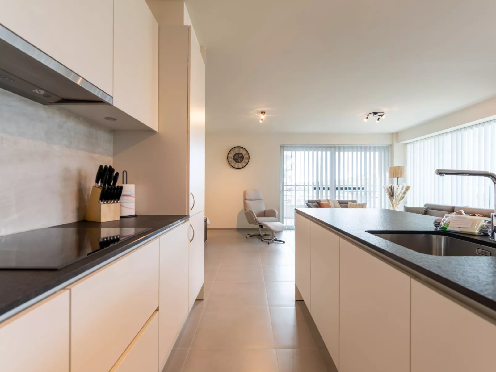 The Waves with parking-Binnen