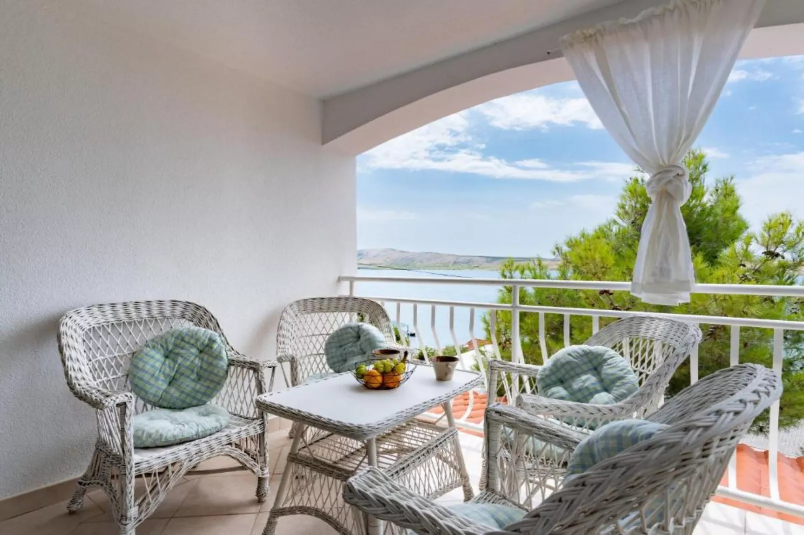 Apartment Green Garden View - One Bedroom Apartment With Terrace-Terrasbalkon