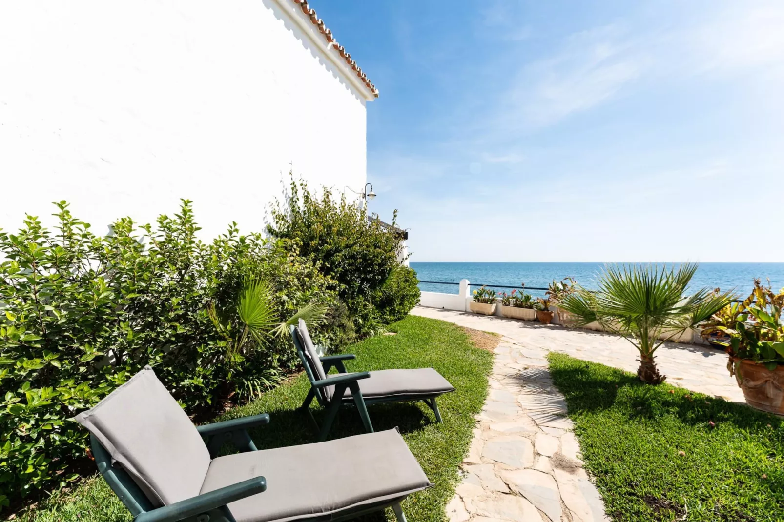 CT 398 - Faro's Beachfront House in Calahonda-Terrasbalkon