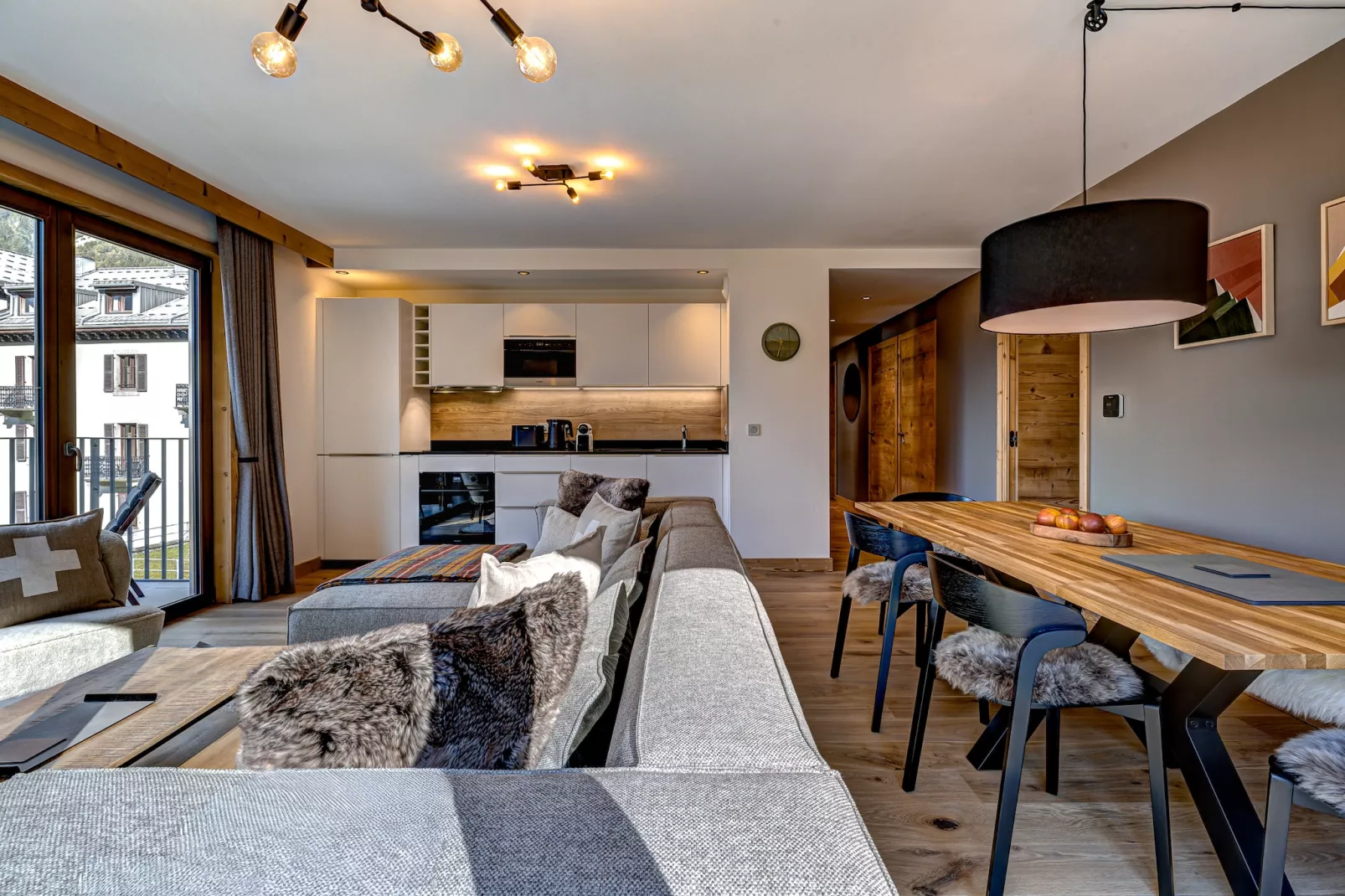 Blanc Mont Blanc 303-Eetkamer