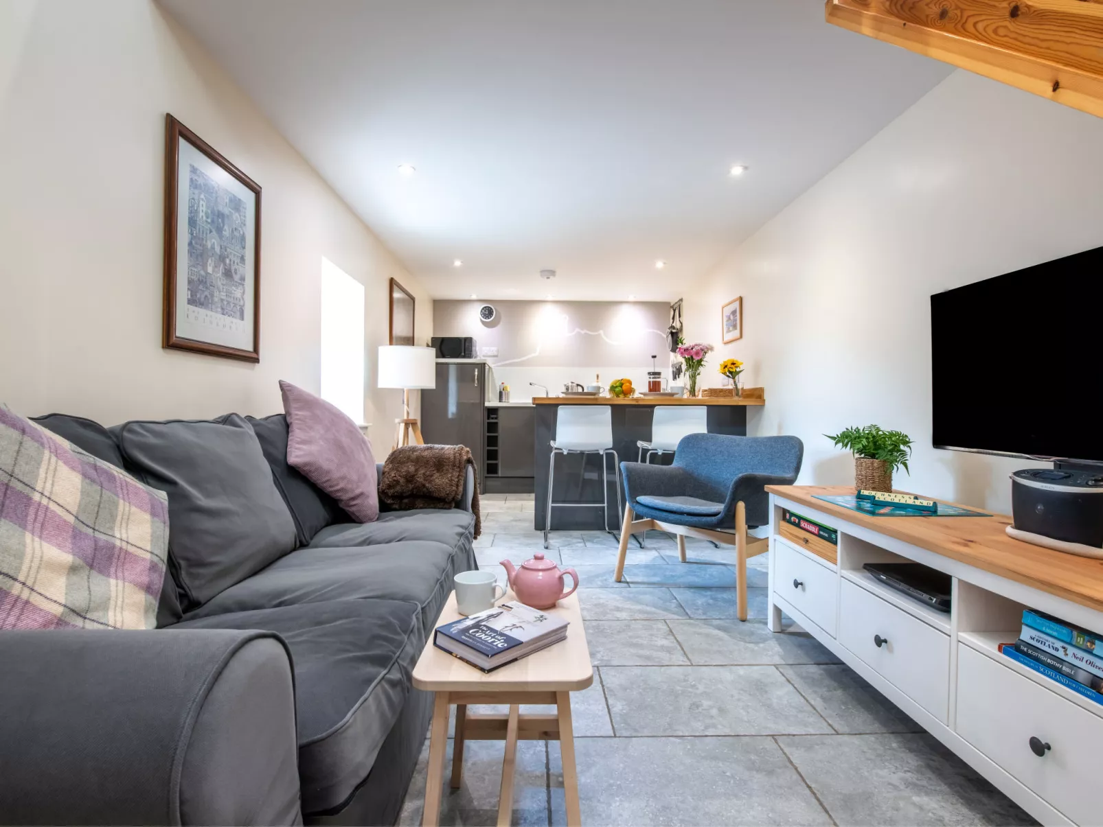 Wayside Bothy-Binnen