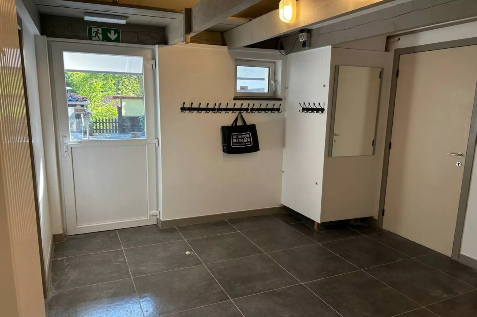 L'Ecureuil Blanc-Hal-ontvangst